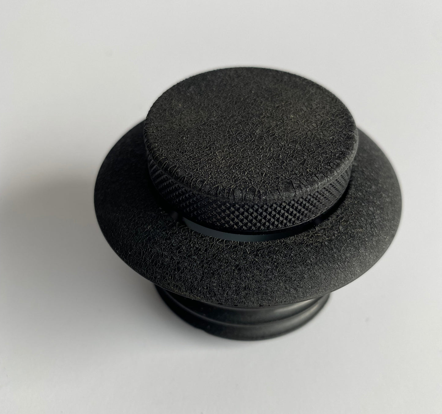 Left Pop-Up Fuel Cap, Left Hand Thread Black Wrinkle Harley Davidson 96-99