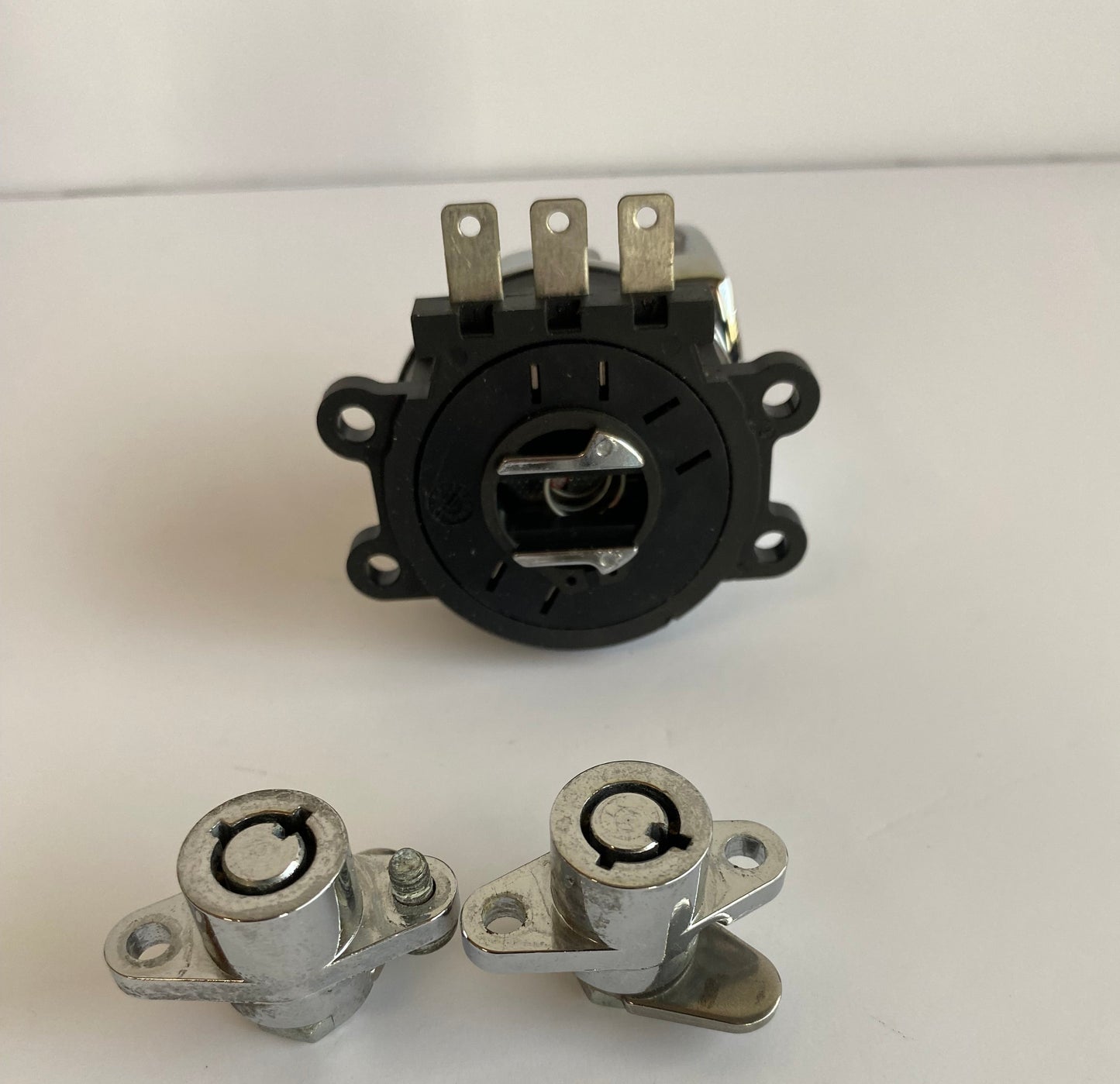 Contacteur à clé avec serrures sacoches + 4 clés Harley Davidson REF OEM 71313-96A