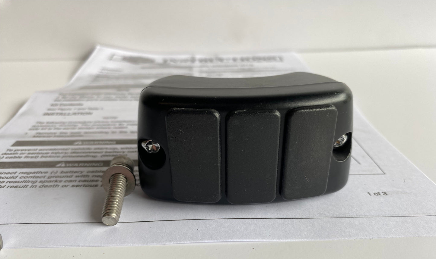 Boitier boutons auxiliaires noir coté gauche Harley Davidson REF 70248-02B
