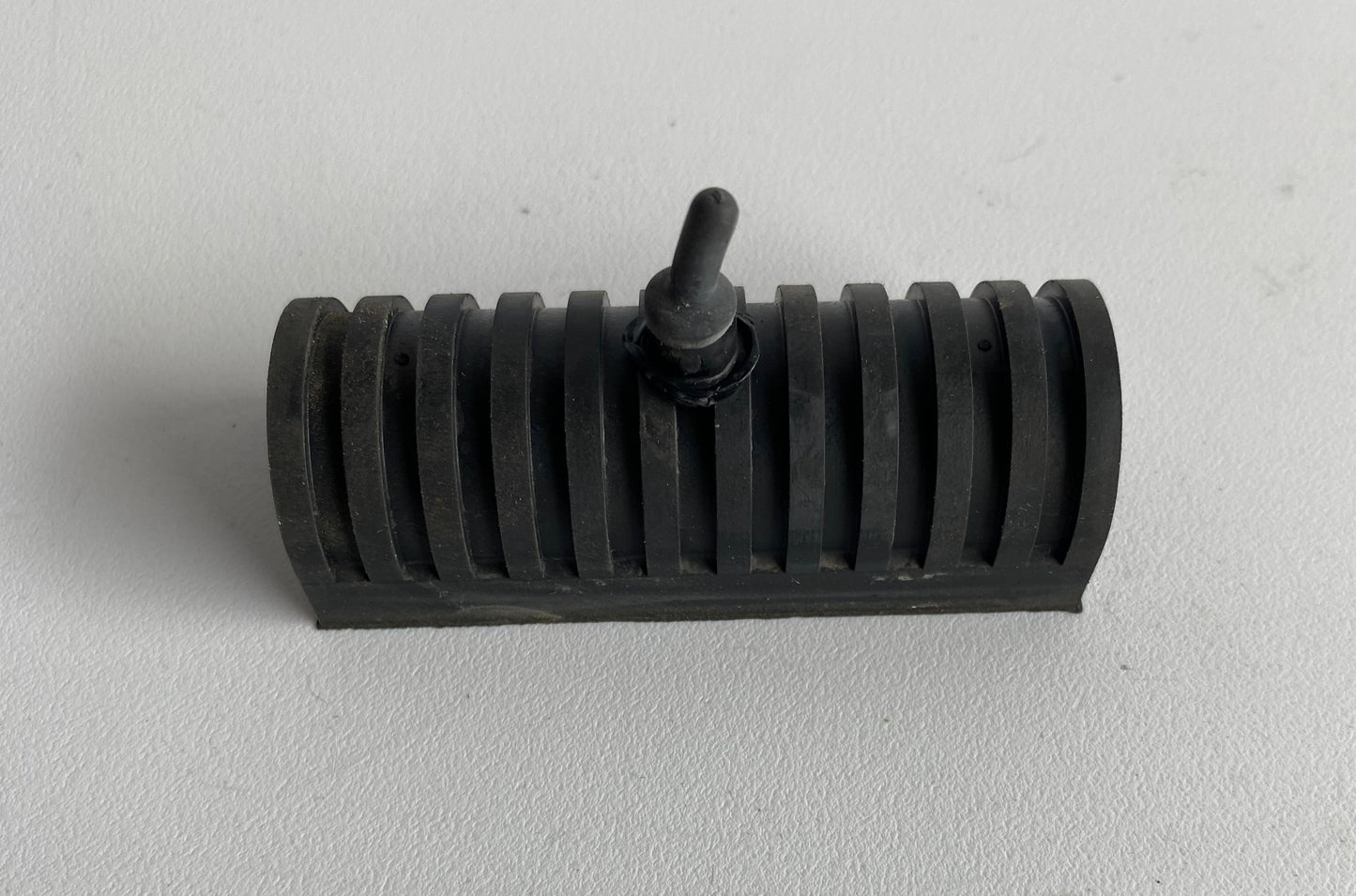 Caoutchouc inférieur de sacoche Harley Davidson REF OEM 90764-93