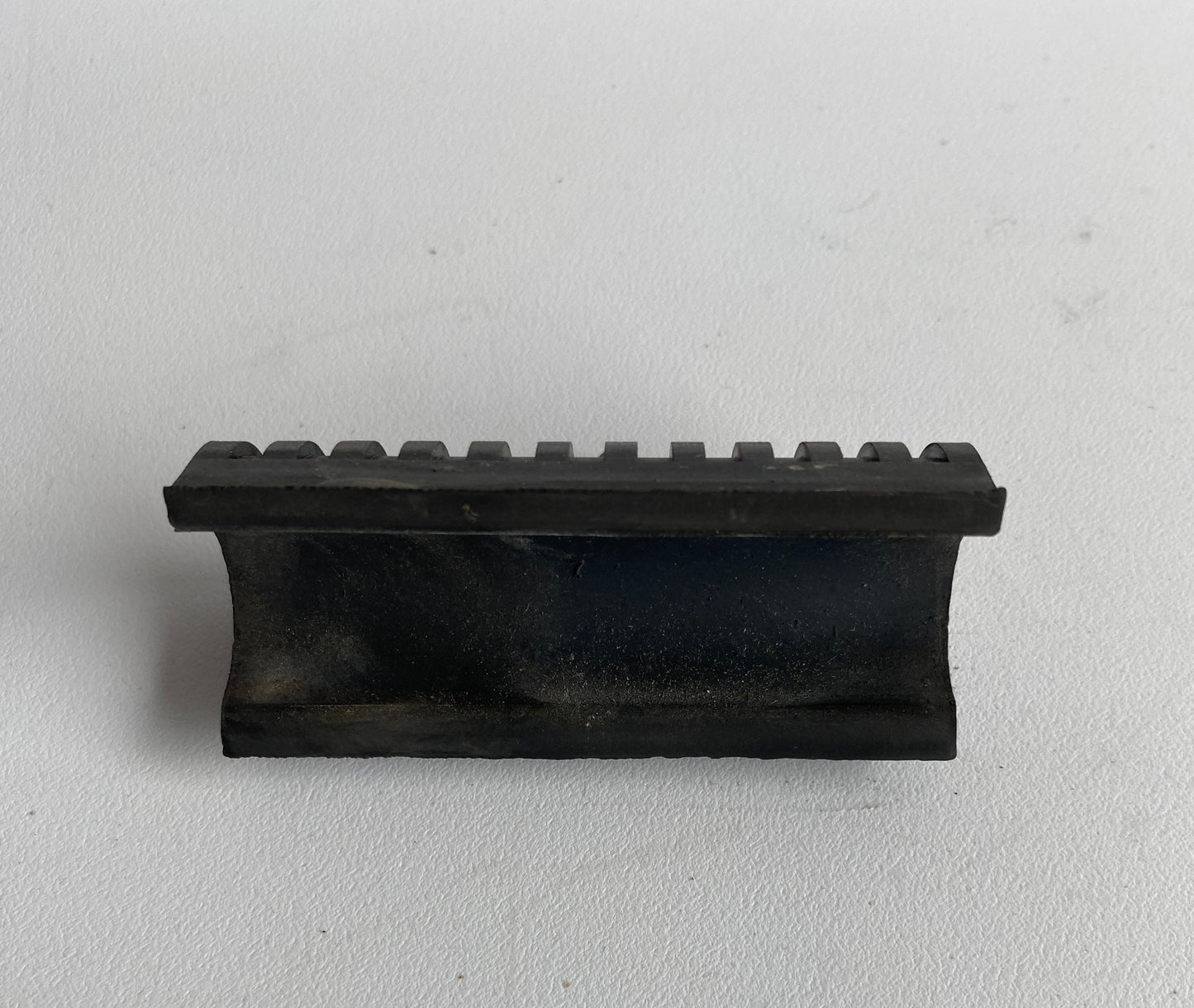 Caoutchouc inférieur de sacoche Harley Davidson REF OEM 90764-93