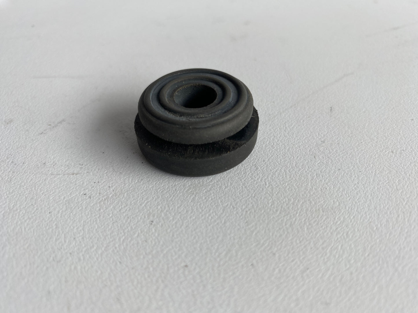 Caoutchouc de fixation de sacoche Touring Harley Davidson REF OEM 11464