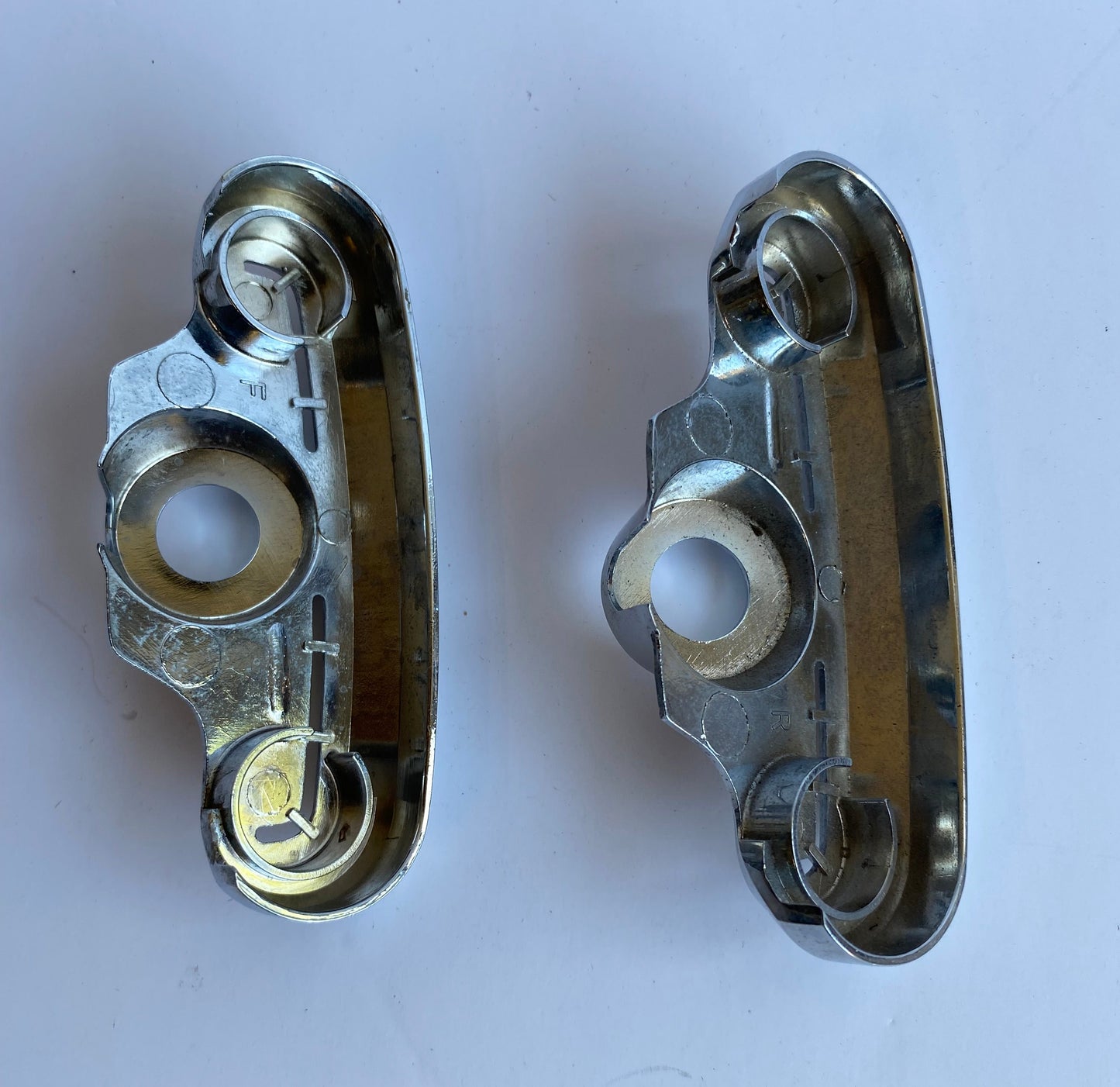 Cache bougies chrome Scorpion Kuryakyn Harley Davidson REF 8315