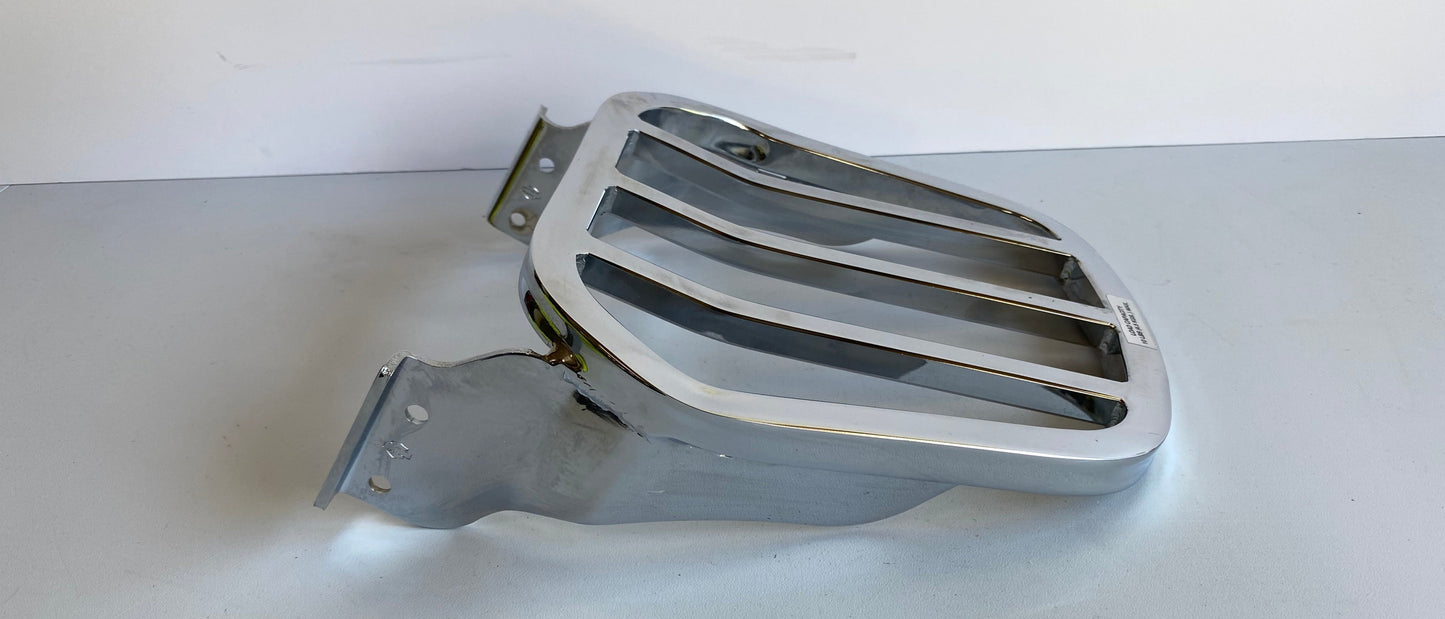 Porte paquet chromé sur sissy bar Dyna Fat Bob Harley Davidson REF OEM 53982-08