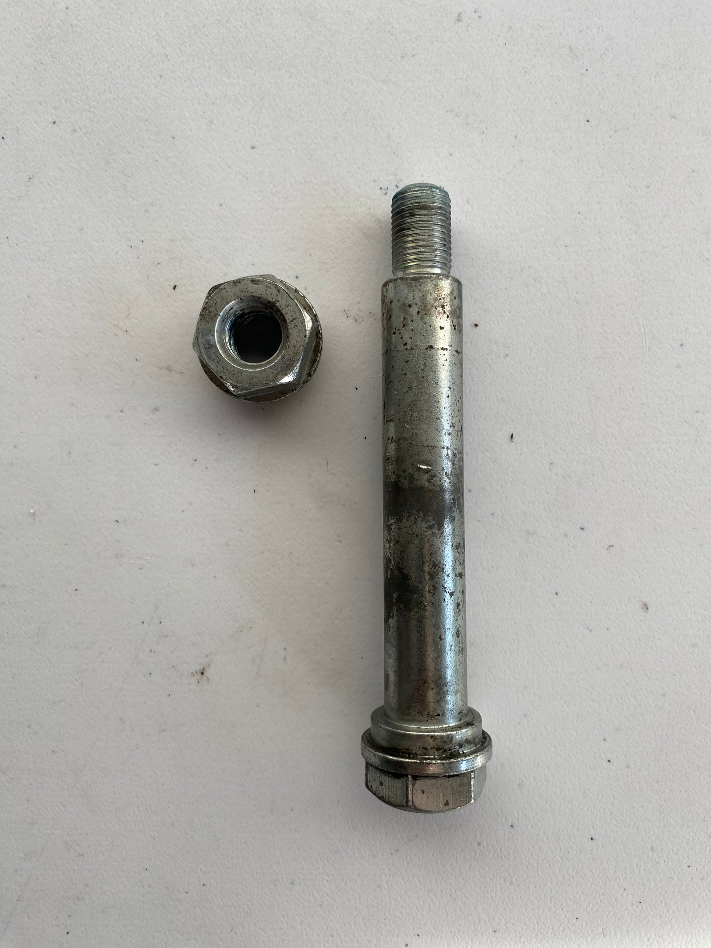 Harley Davidson front engine mount screw + nut REF OEM: 41562-04 / 41561-04