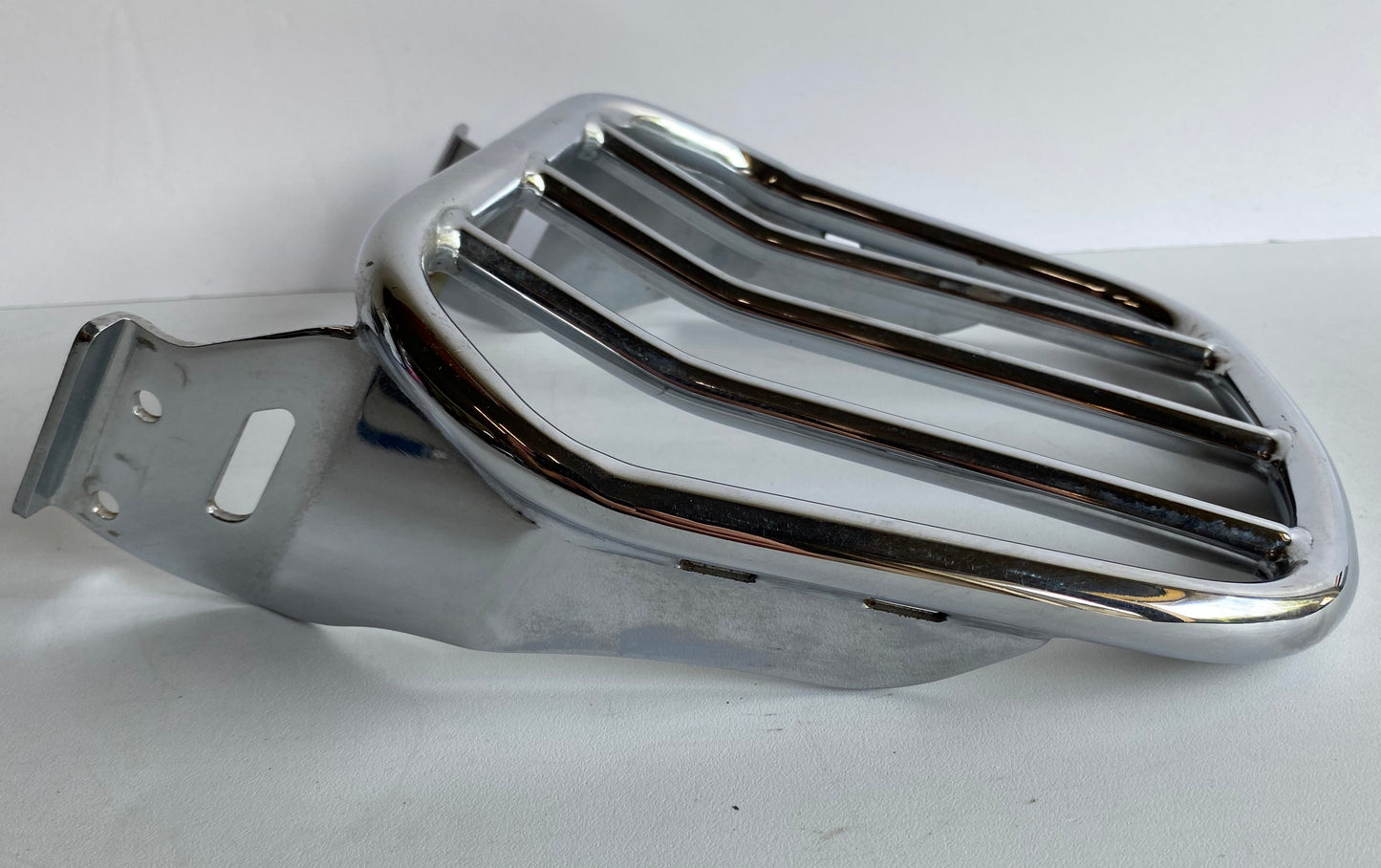 Porte paquet chromé écartement 7.5 pouces Harley Davidson REF 50300030