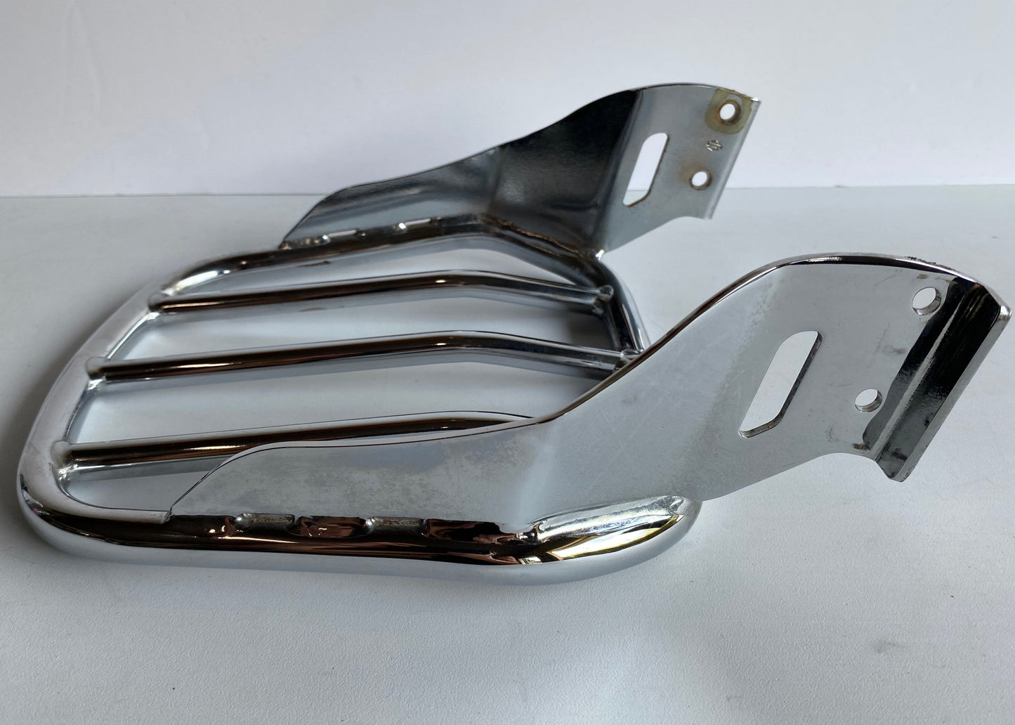 Porte paquet chromé écartement 7.5 pouces Harley Davidson REF 50300030