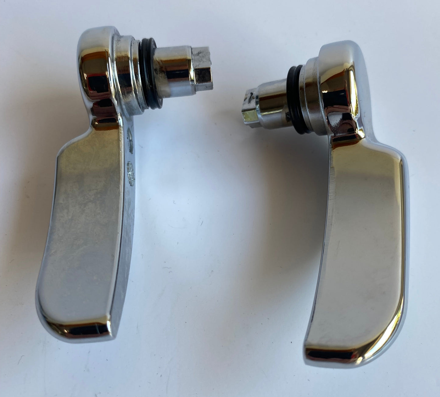 Jeu poignées ouverture de sacoches Touring Harley Davidson REF OEM 90200902 & 90200903
