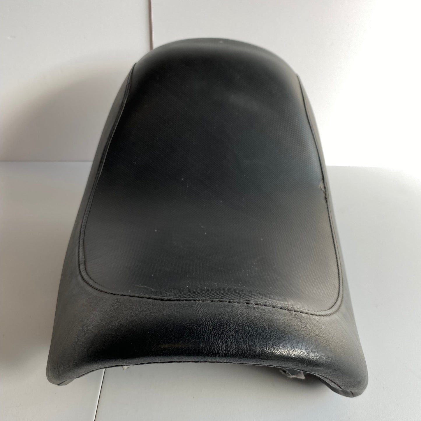 solo seat VROD Harley Davidson REF OEM 52383-01