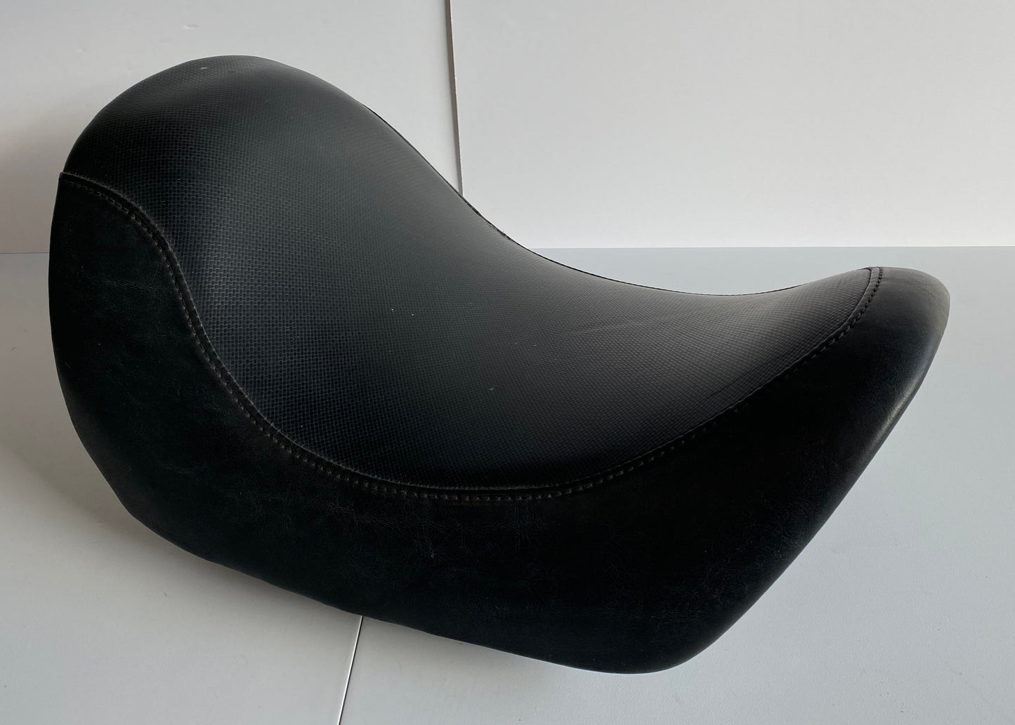 solo seat VROD Harley Davidson REF OEM 52383-01
