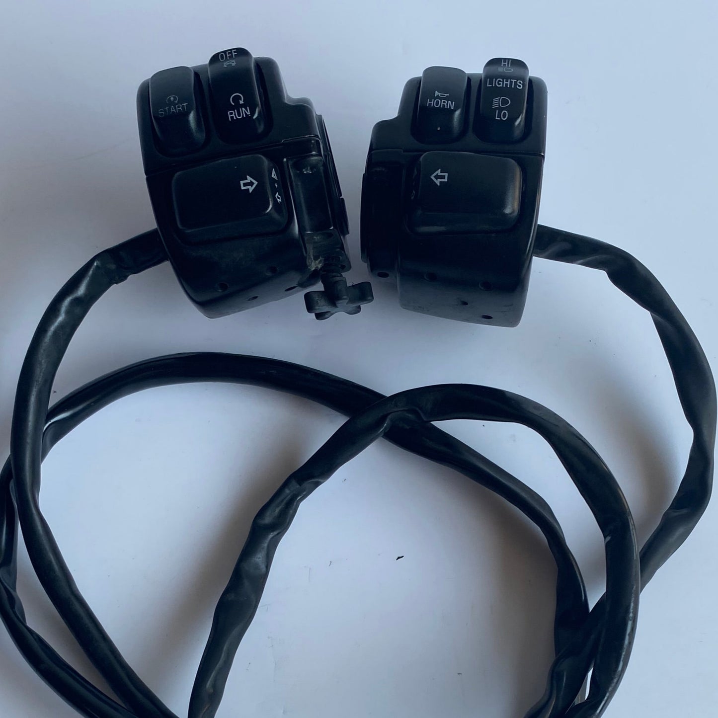 Jeu de commodos noirs Harley Davidson 1996 à 2013 Dyna /Softail / Sportster