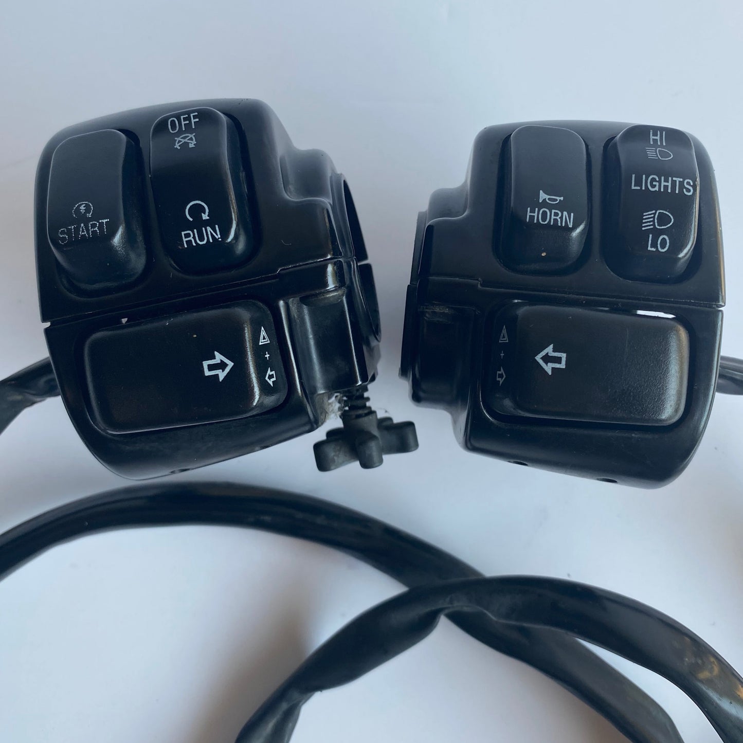 Jeu de commodos noirs Harley Davidson 1996 à 2013 Dyna /Softail / Sportster