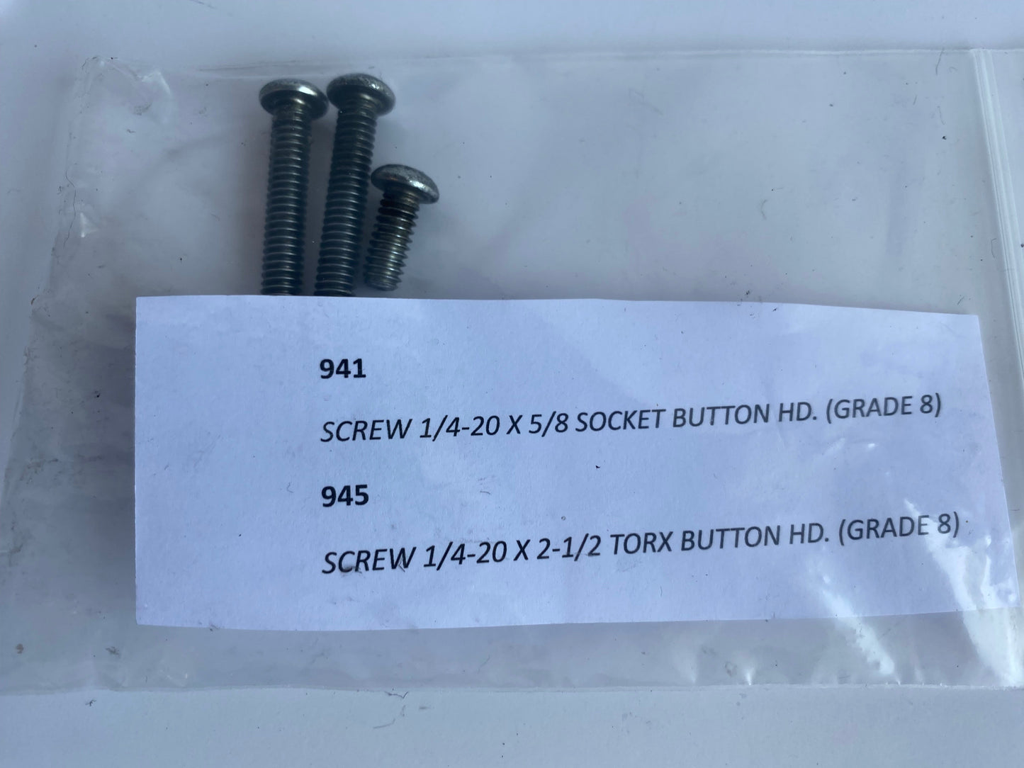 Jeu de 4 vis trappe d'inspection primaire Harley Davidson REF OEM 941 & 945