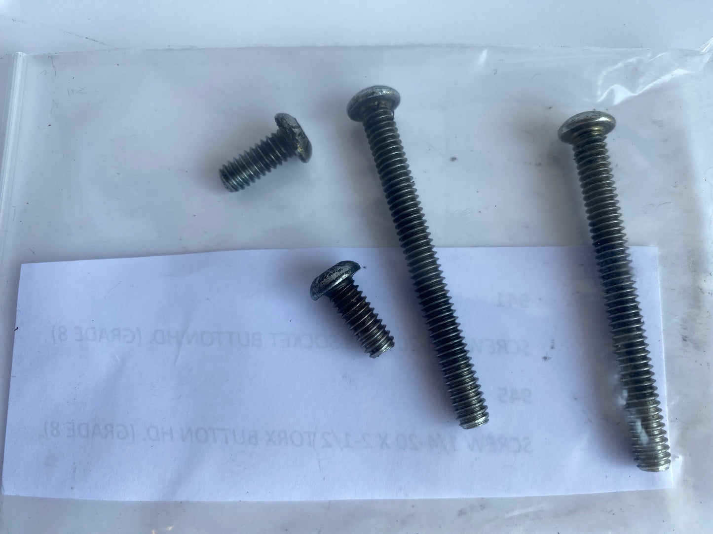 Jeu de 4 vis trappe d'inspection primaire Harley Davidson REF OEM 941 & 945