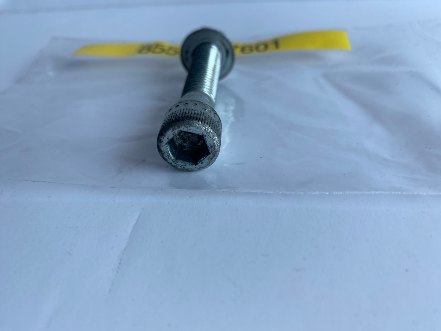 Vis BTR de support moteur supérieur Dyna Harley Davidson REF OEM 855B & 7601