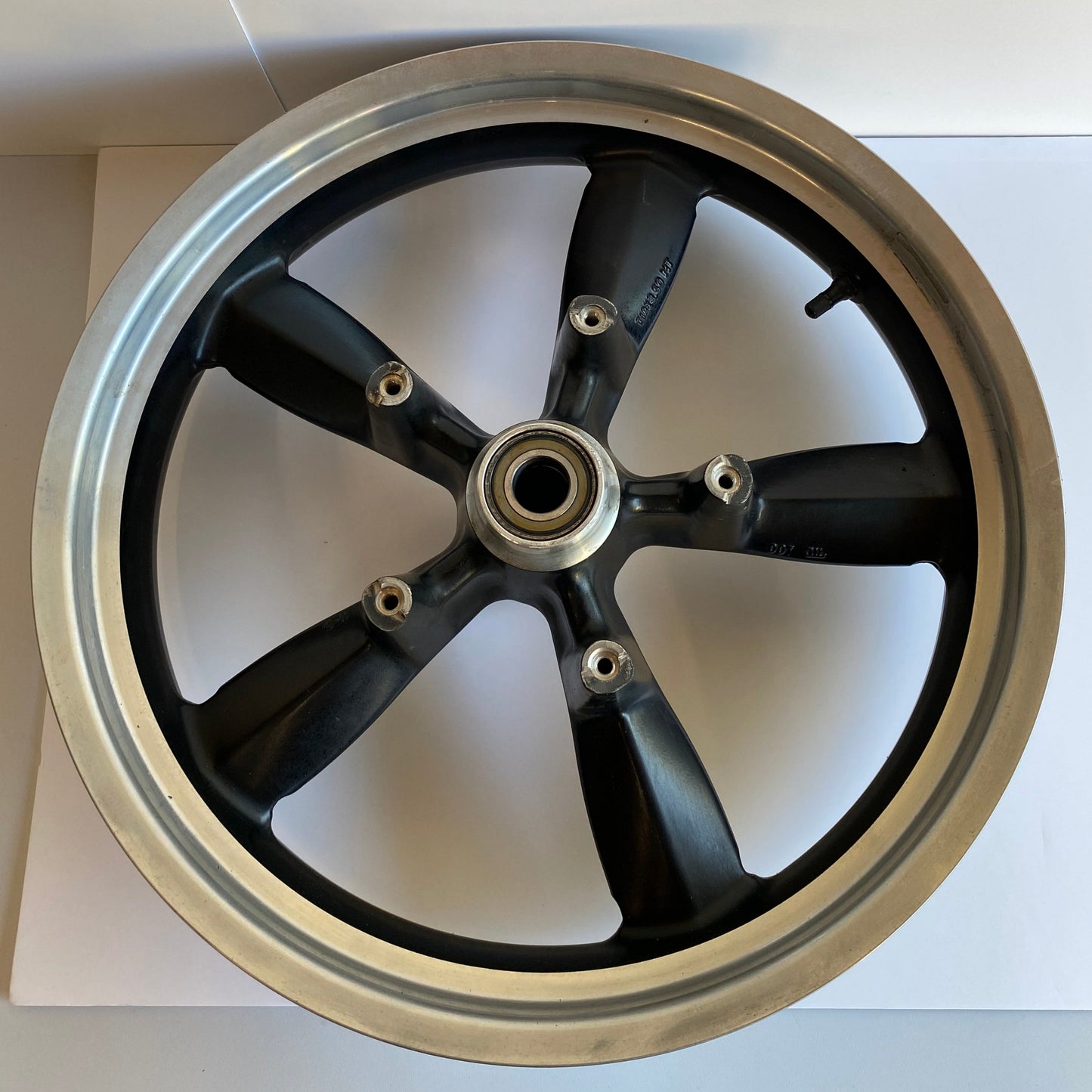 Dyna Switchback front wheel Harley Davidson OEM REF: 47855-12