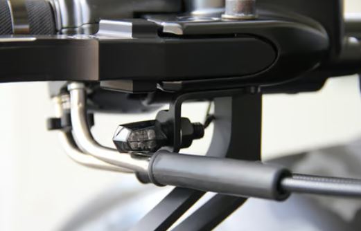 Jeu de supports de clignotants avant Cult-Werk Harley Davidson REF HD-UNI018