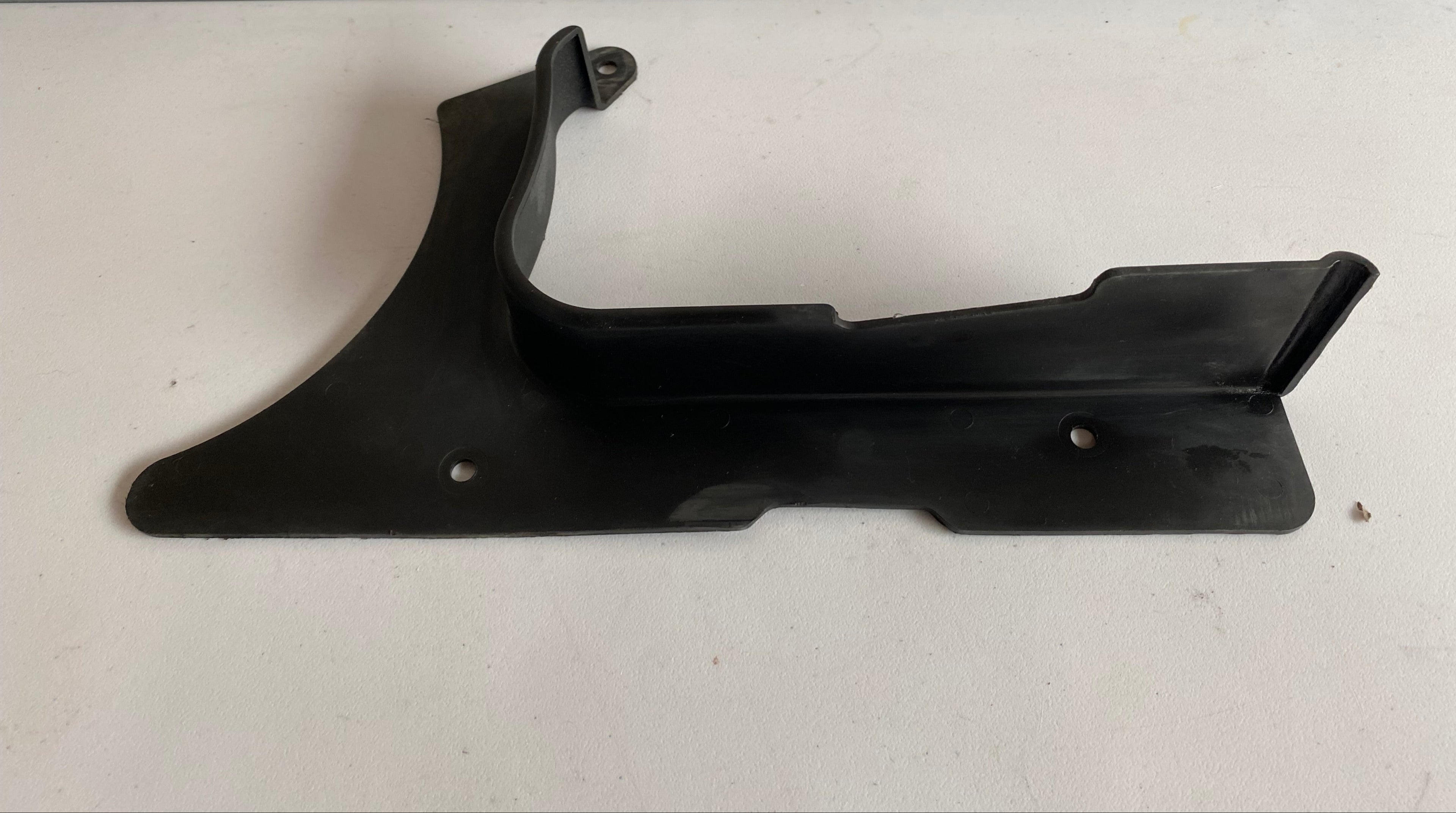 Pare courroie inférieur Harley Davidson Softail REF OEM : 60415-89C