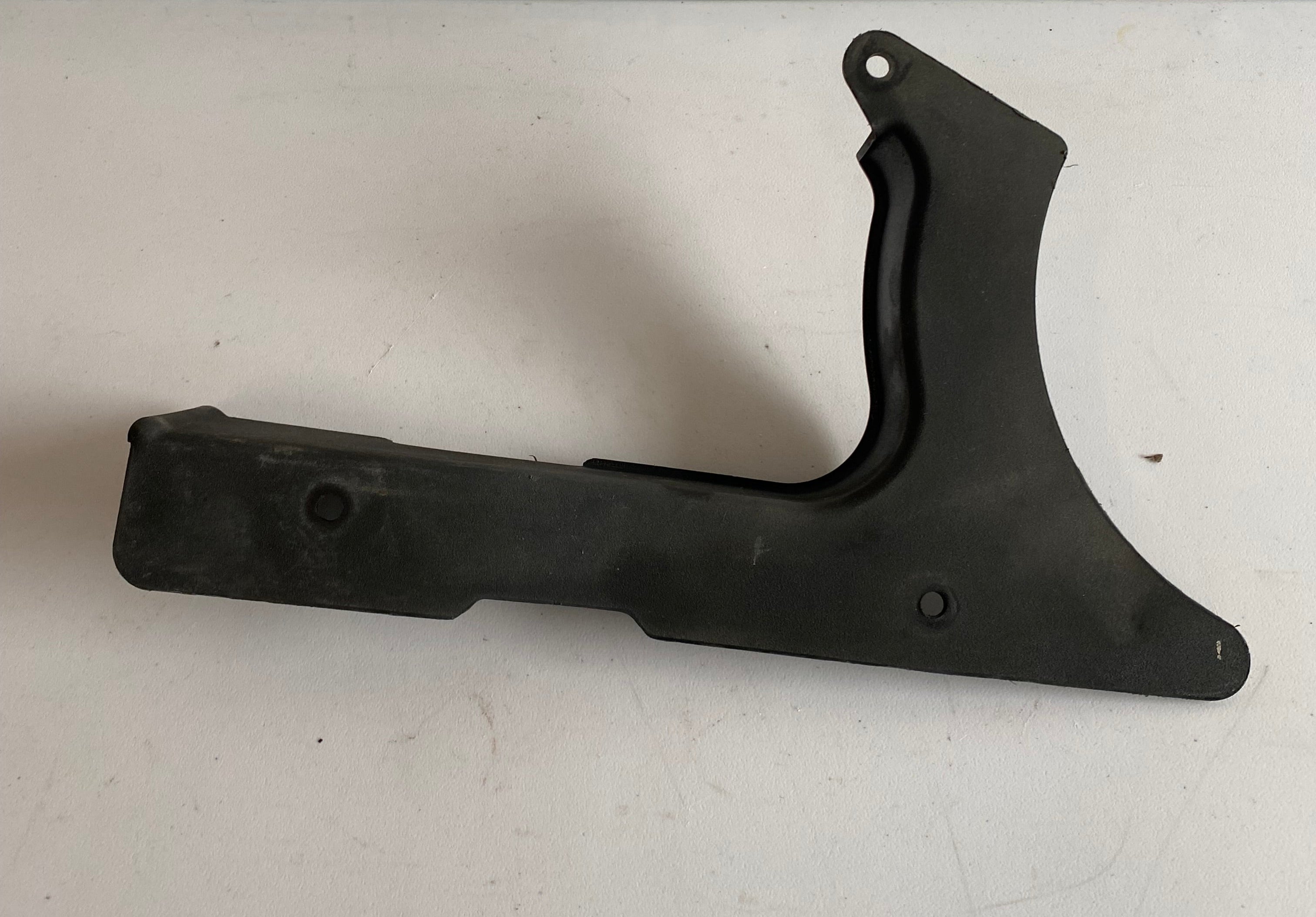 Pare courroie inférieur Harley Davidson Softail REF OEM : 60415-89C