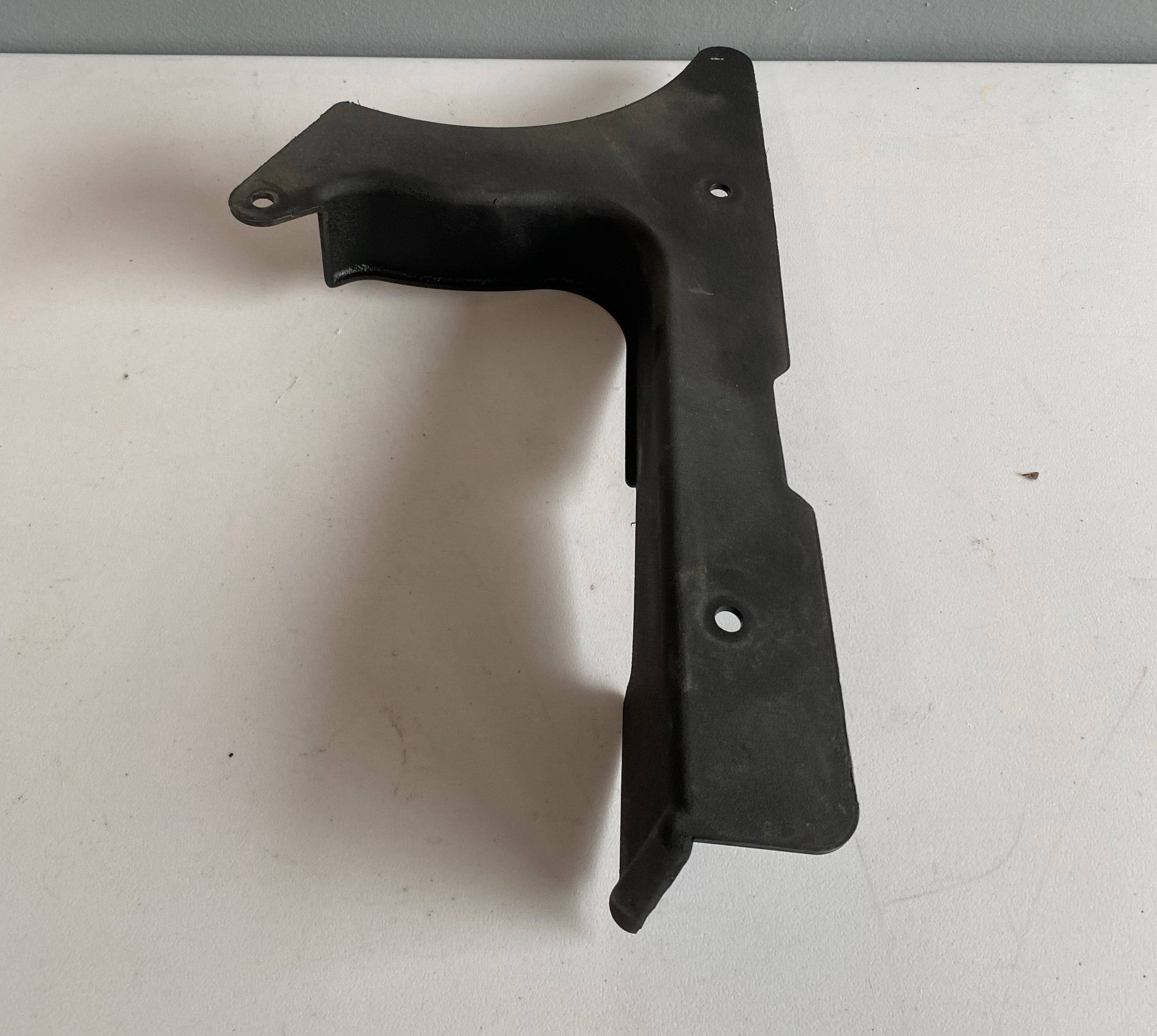 Pare courroie inférieur Harley Davidson Softail REF OEM : 60415-89C
