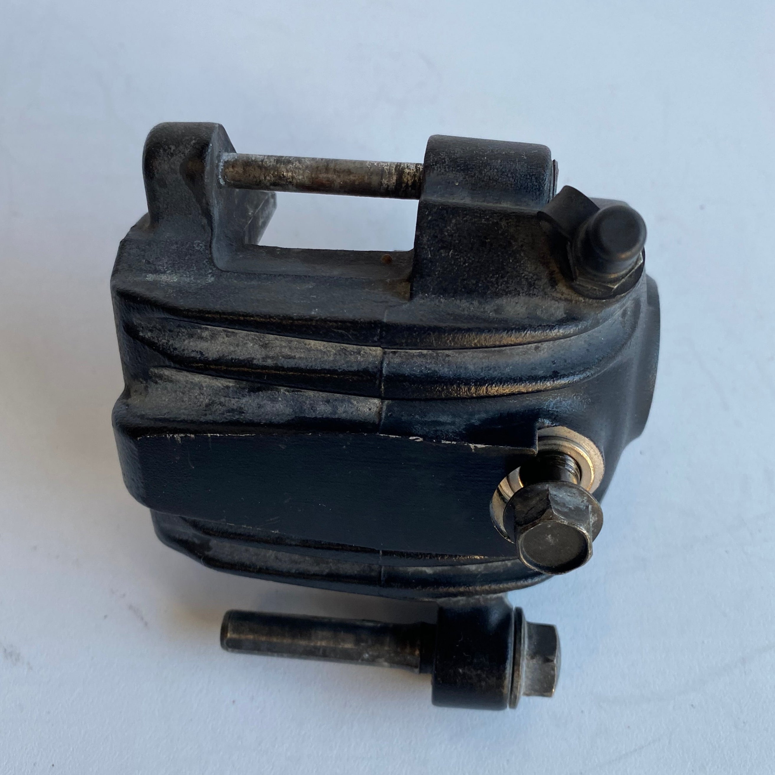 Etrier de frein arrière noir Sportster Harley Davidson REF OEM 42881-08
