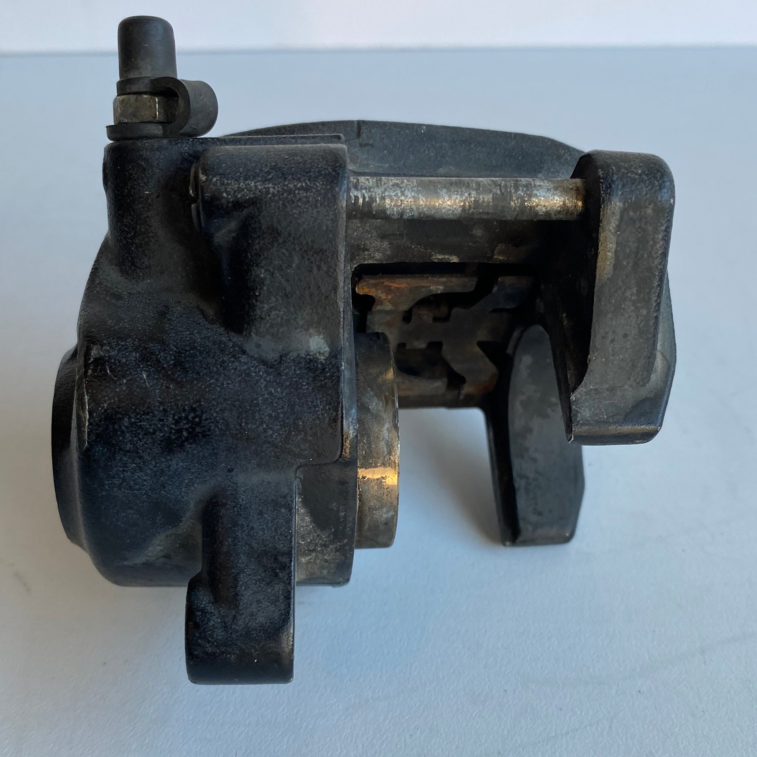 Etrier de frein arrière noir Sportster Harley Davidson REF OEM 42881-08