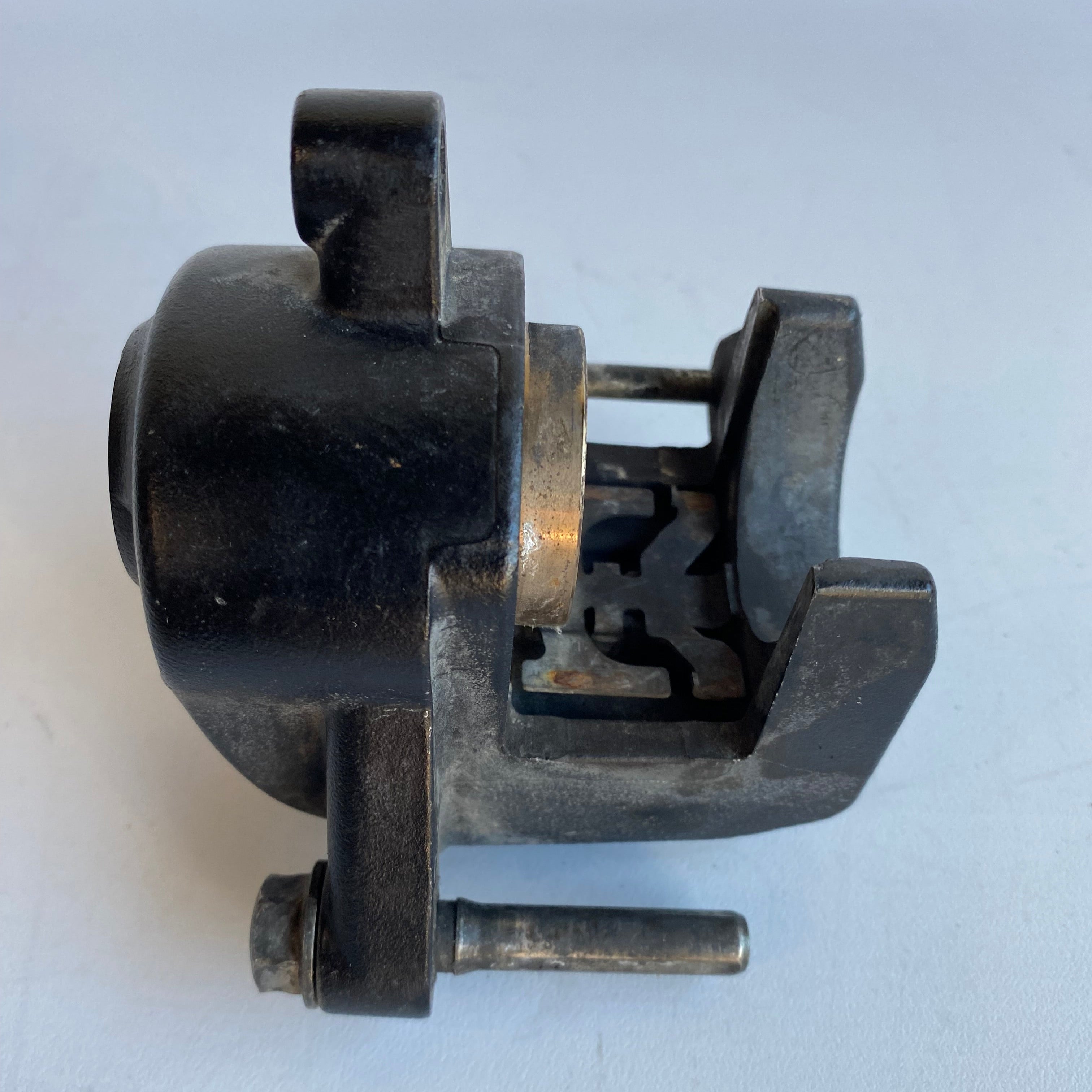 Etrier de frein arrière noir Sportster Harley Davidson REF OEM 42881-08