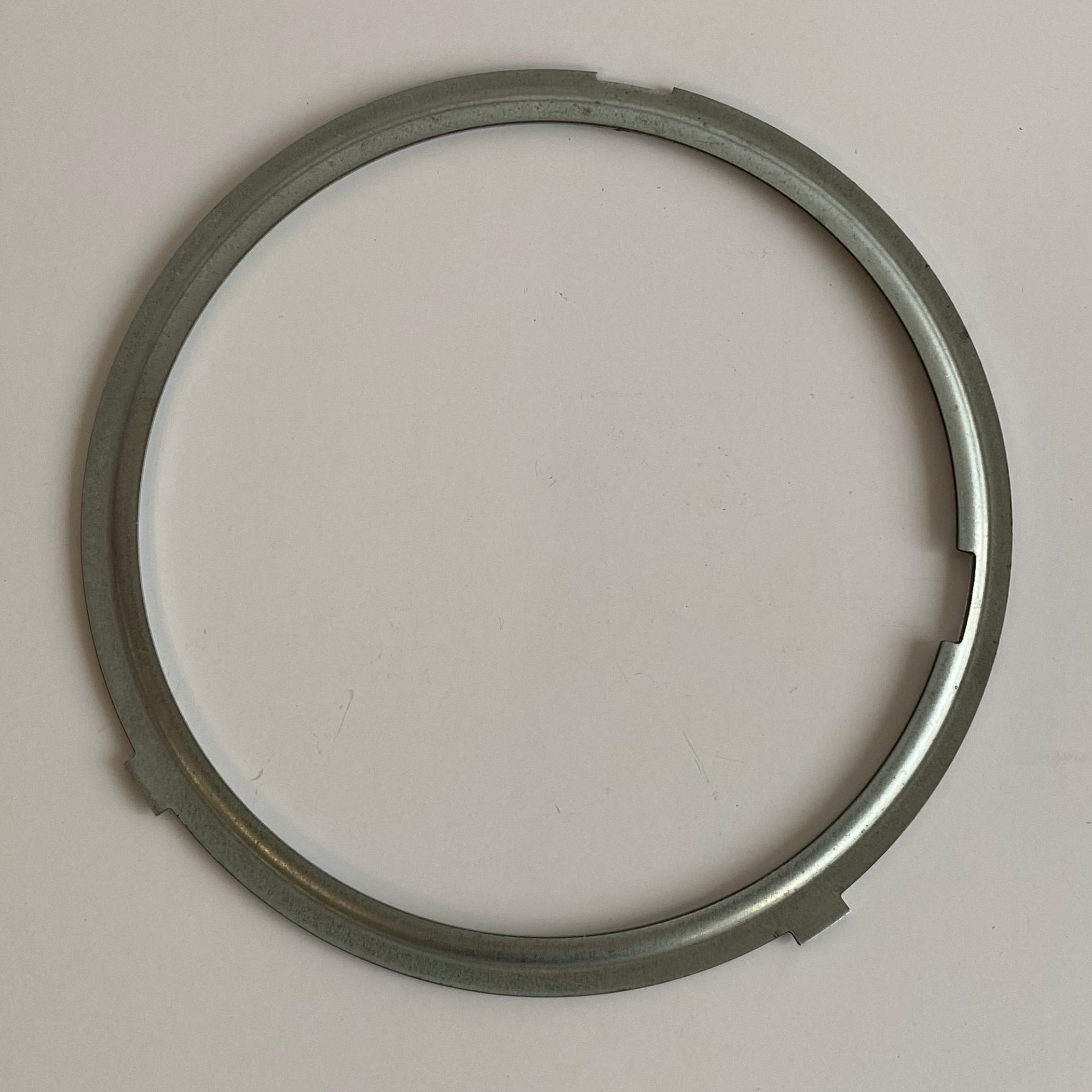 Cerclage intérieur de phare 5-3/4 pouces Harley Davidson REF OEM 67883-04A