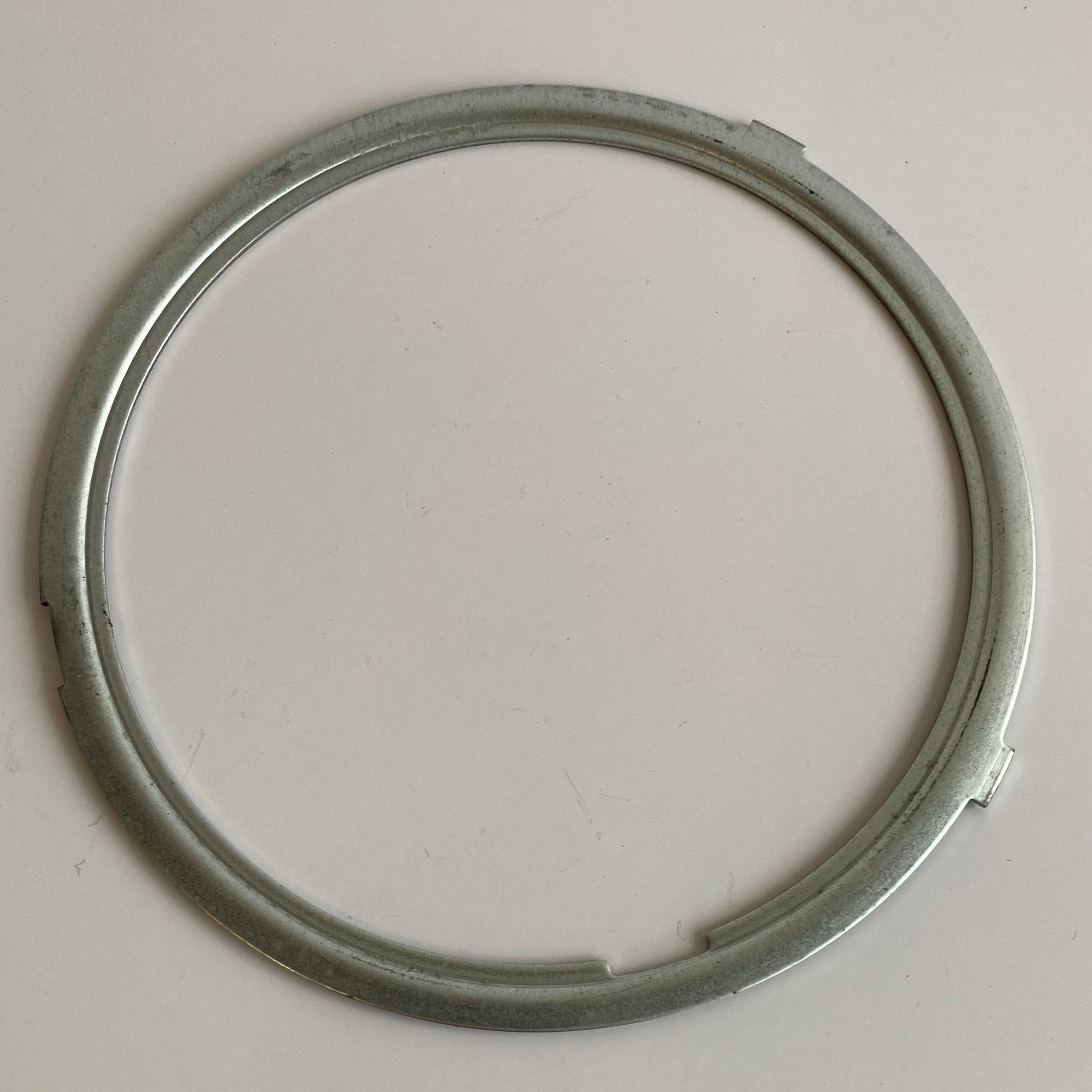Cerclage intérieur de phare 5-3/4 pouces Harley Davidson REF OEM 67883-04A