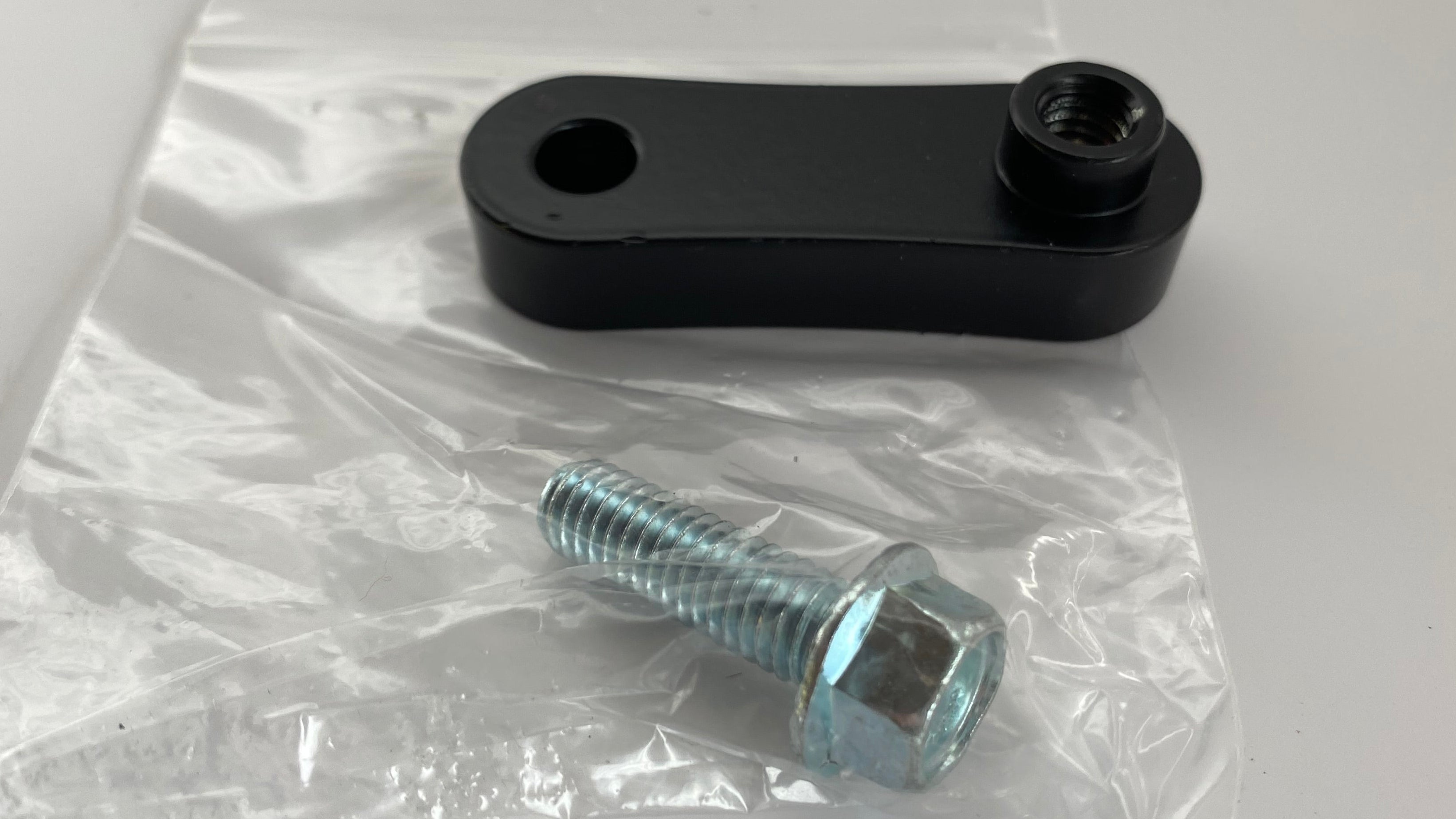 Relocalisation support cale pied  gauche passager  Softail V&H Harley Davidson REF 16927