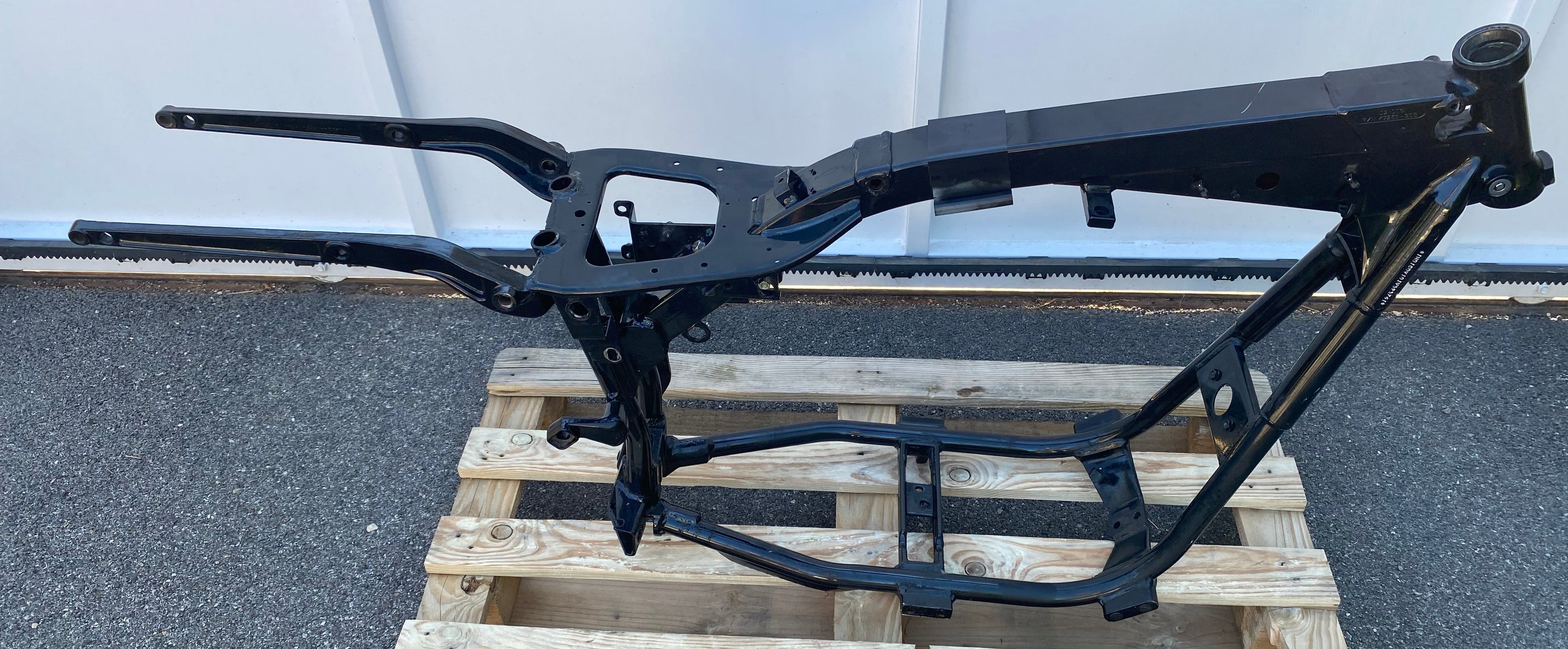 Dyna Low Rider Frame 2001 Harley Davidson REF OEM 47427-99A
