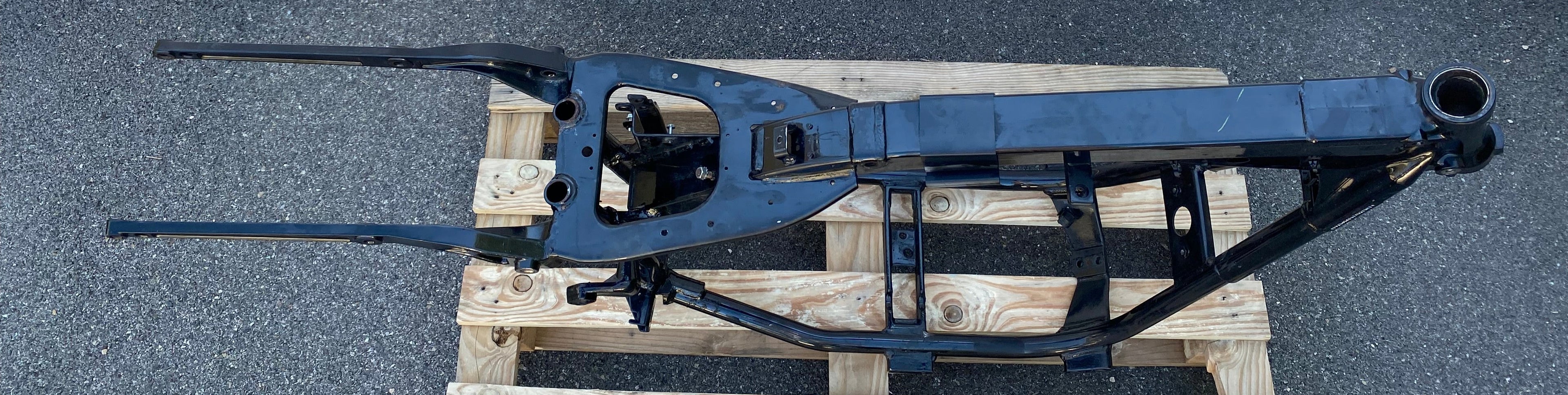 Dyna Low Rider Frame 2001 Harley Davidson REF OEM 47427-99A