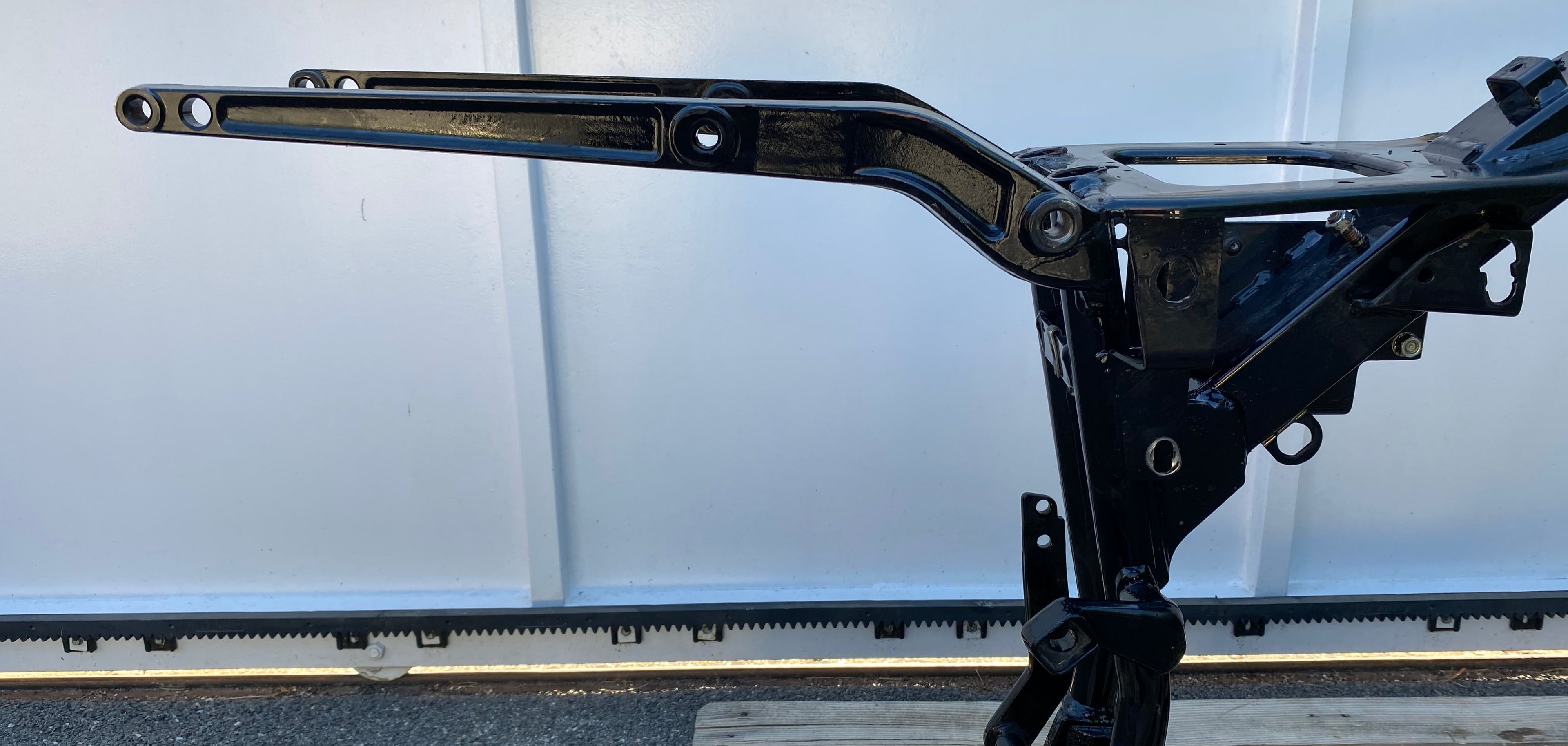 Dyna Low Rider Frame 2001 Harley Davidson REF OEM 47427-99A