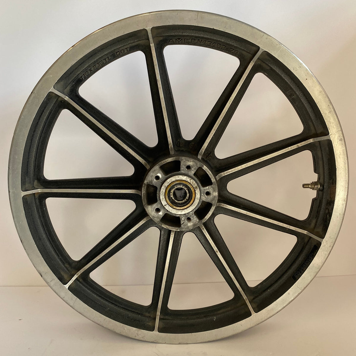 Roue avant 9 bâtons 2.15 x 19" Sportster XLCR AMF Harley Davidson REF OEM 43499-78