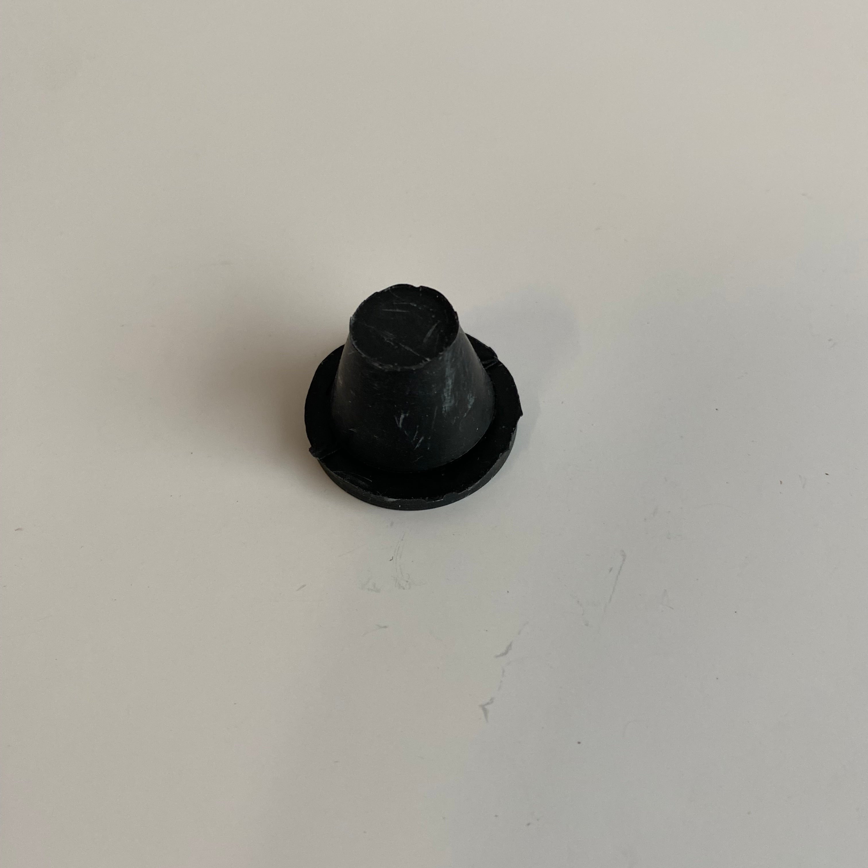 Œillet fixation cache latéral Harley Davidson REF OEM 11491A