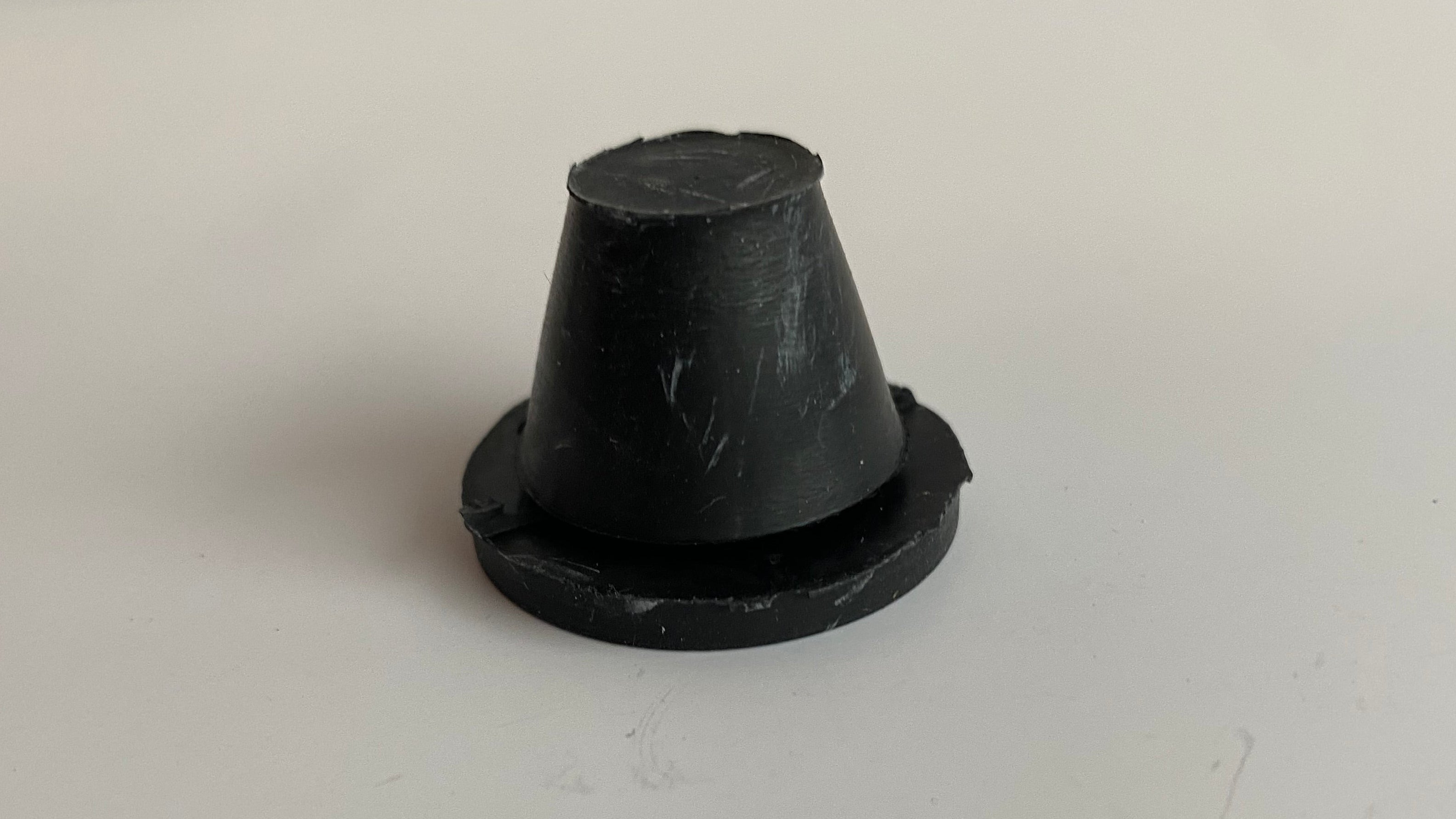 Œillet fixation cache latéral Harley Davidson REF OEM 11491A