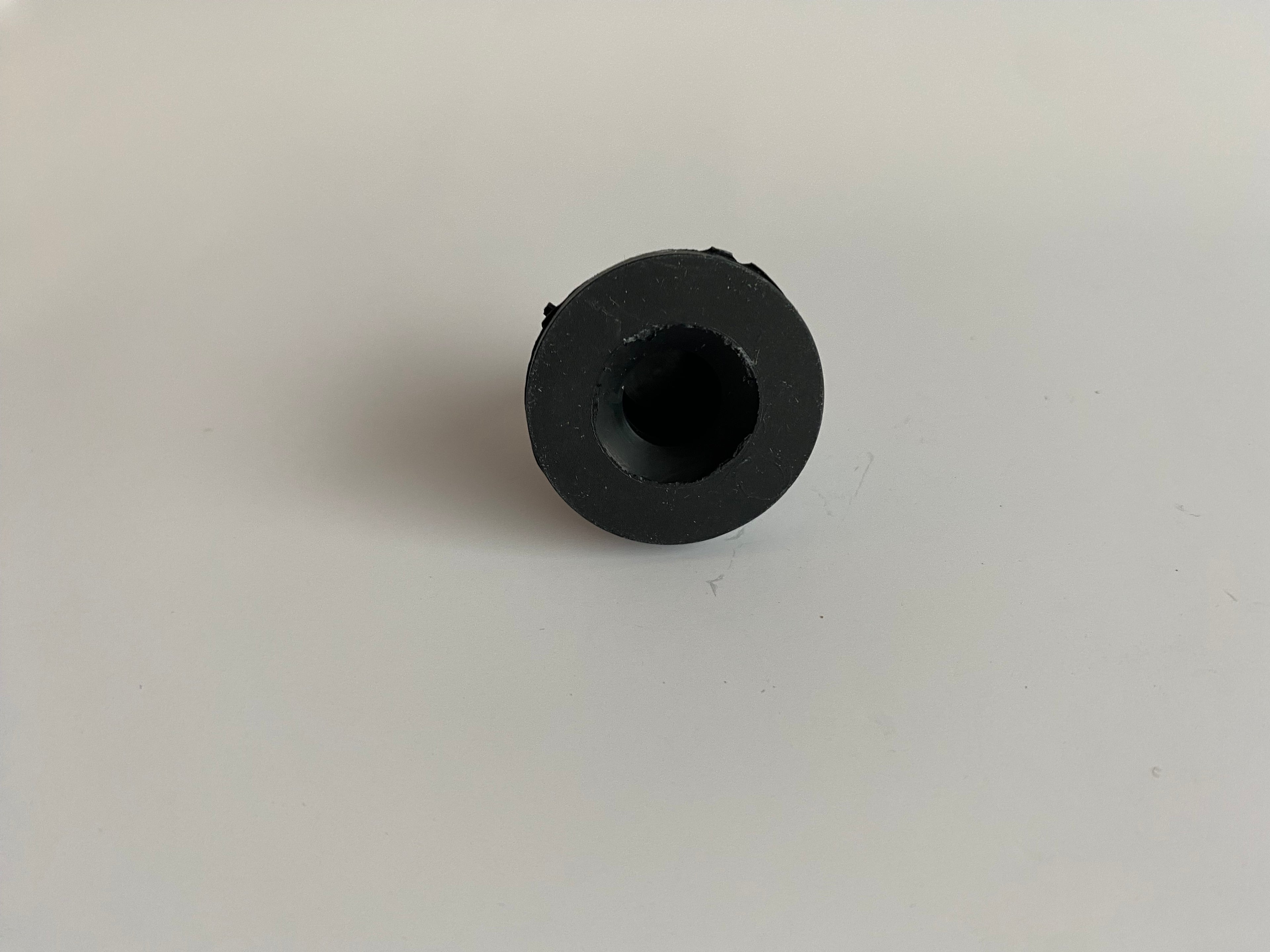 Œillet fixation cache latéral Harley Davidson REF OEM 11491A