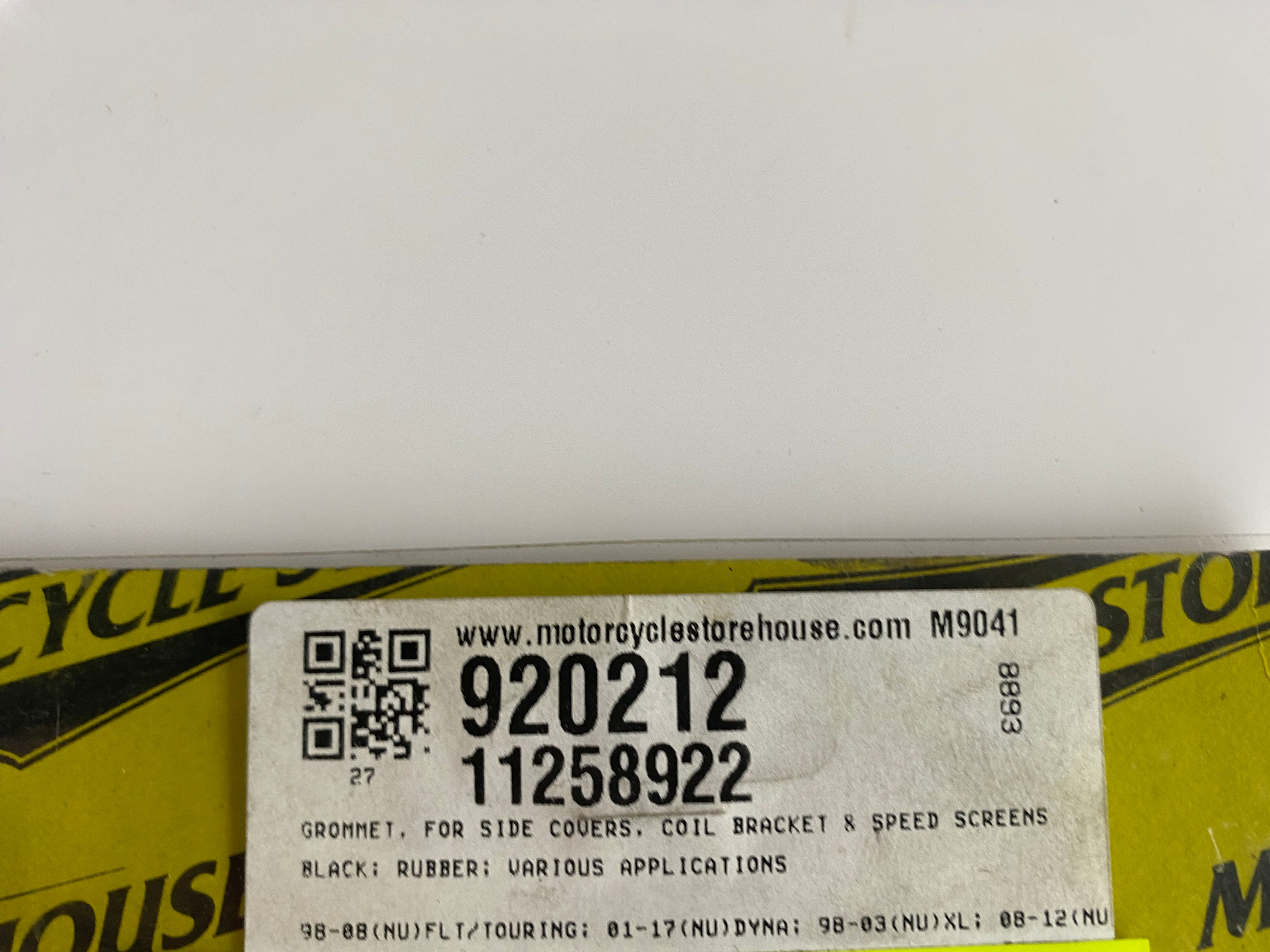 Œillet fixation cache latéral Harley Davidson REF OEM 11491A