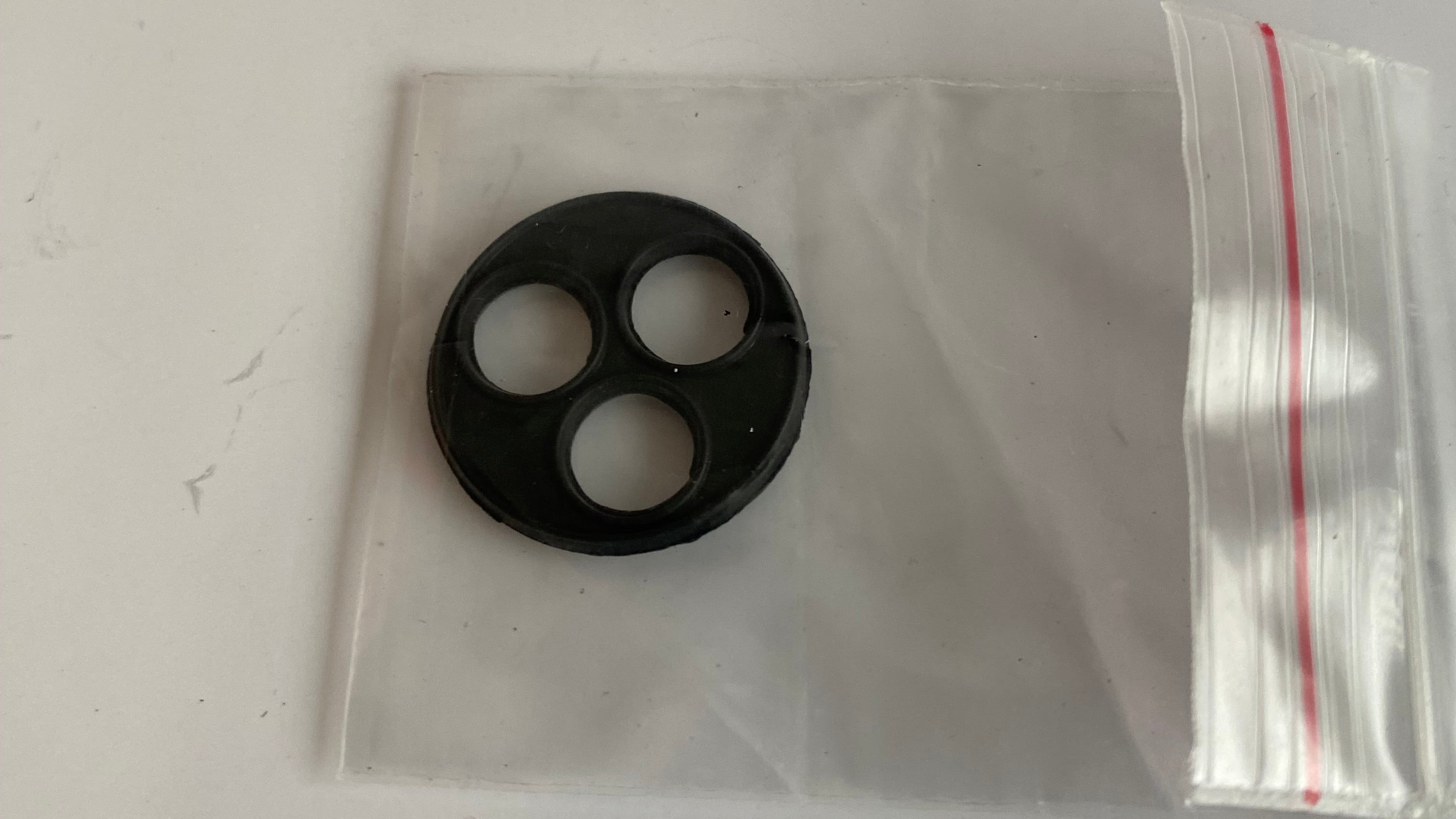 Joint 3 trous pour robinet essence Harley Davidson REF MCS 507992