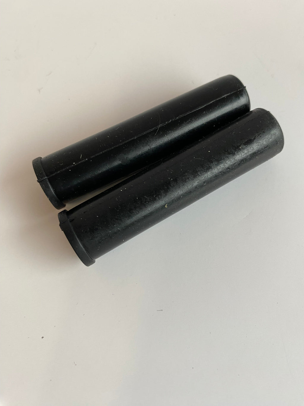 Jeu de 2 protections réglages câbles d'accélérateur Harley Davidson REF OEM 38653-01