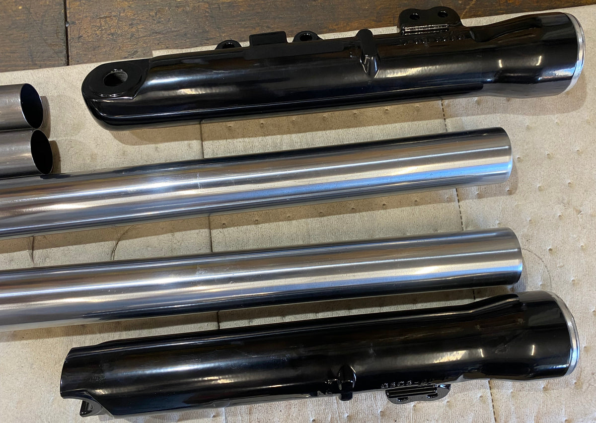 Fourche complète Dyna 49 mm Harley Davidson REF OEM 45400033 & 45400034