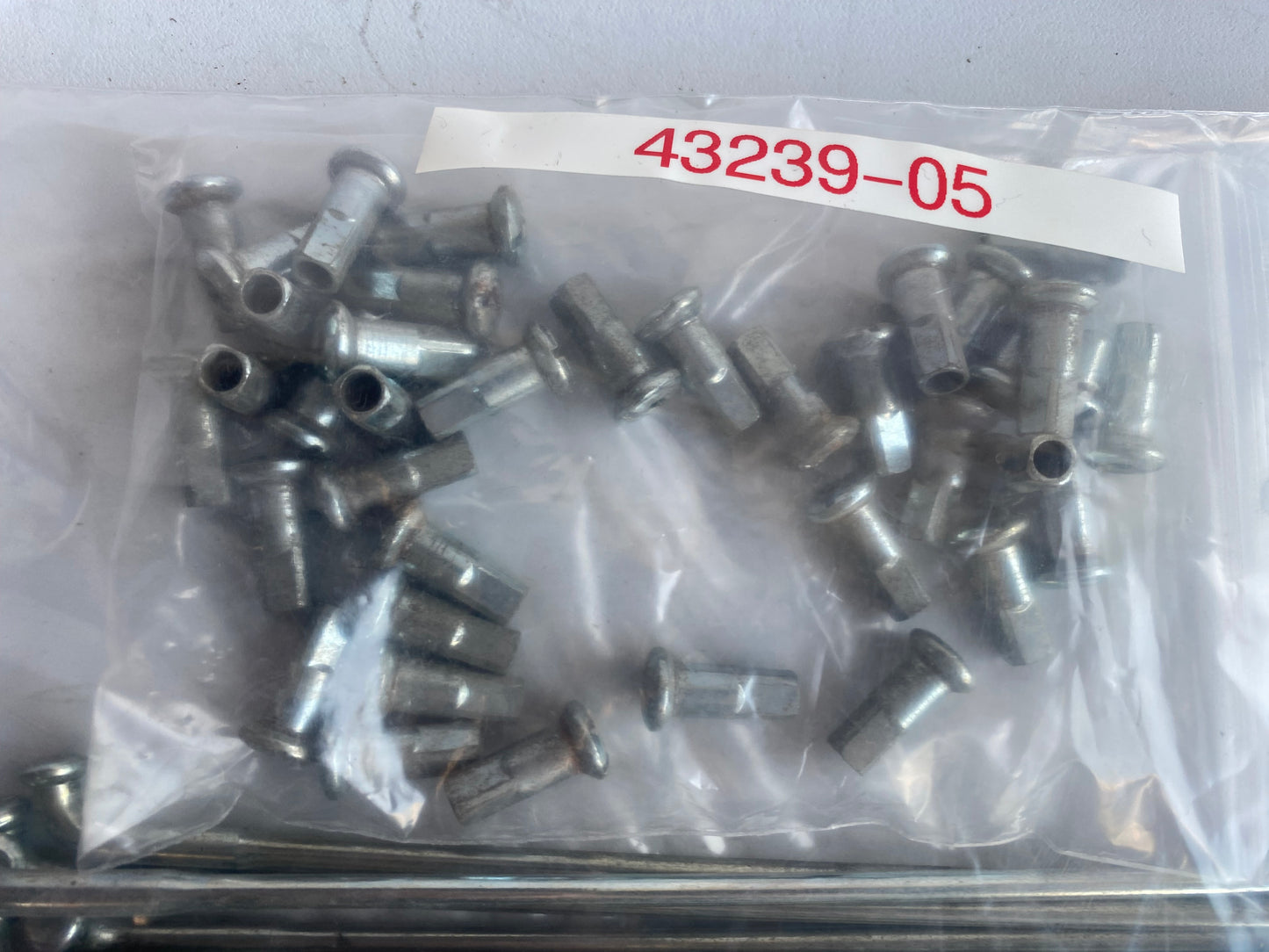 Jeu de 40 rayons 21 pouces 240mm Harley Davidson REF OEM 43239-05