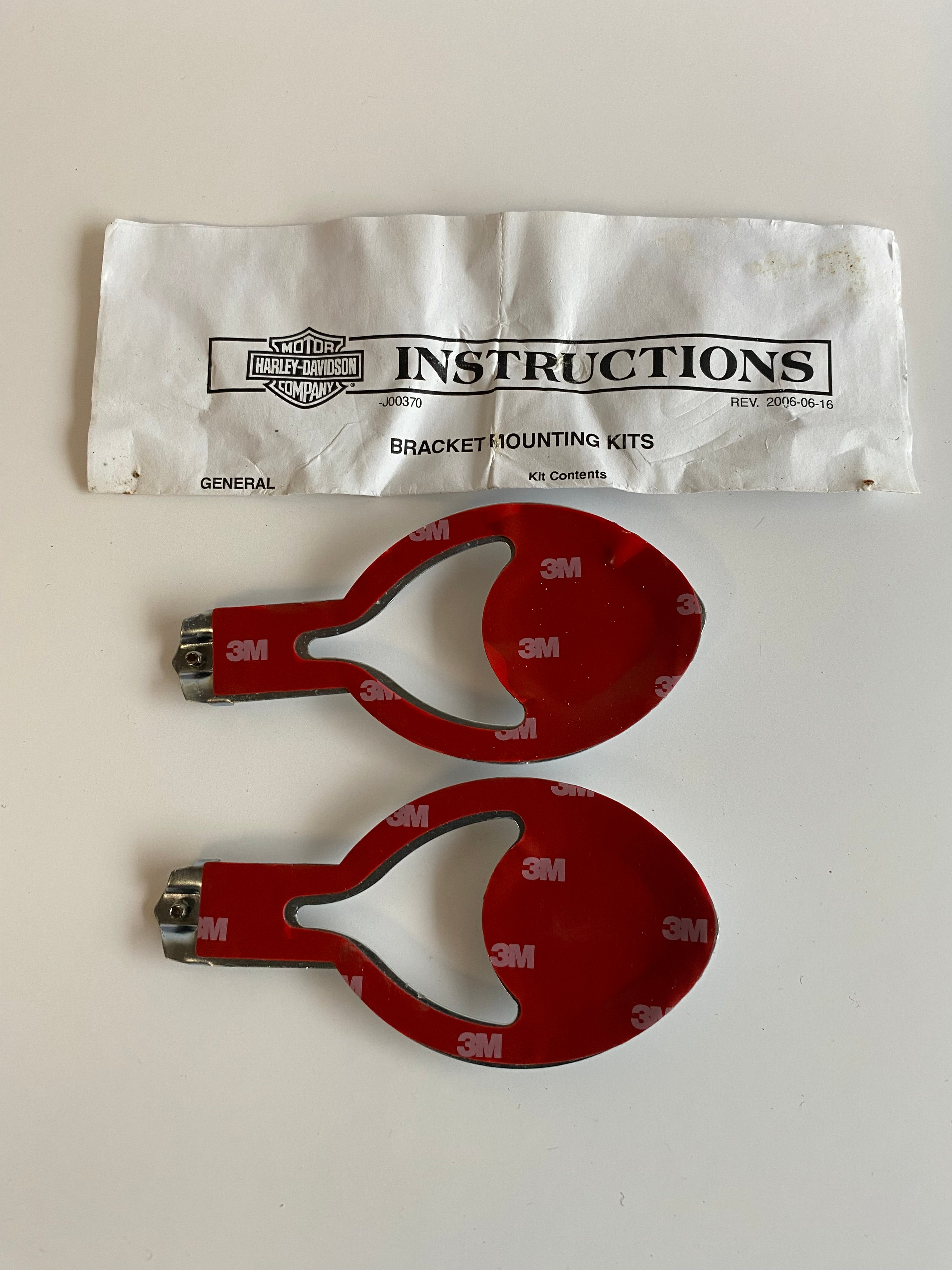 Kit de montage pour emblèmes de réservoir Harley Davidson REF OEM : 61782-91T
