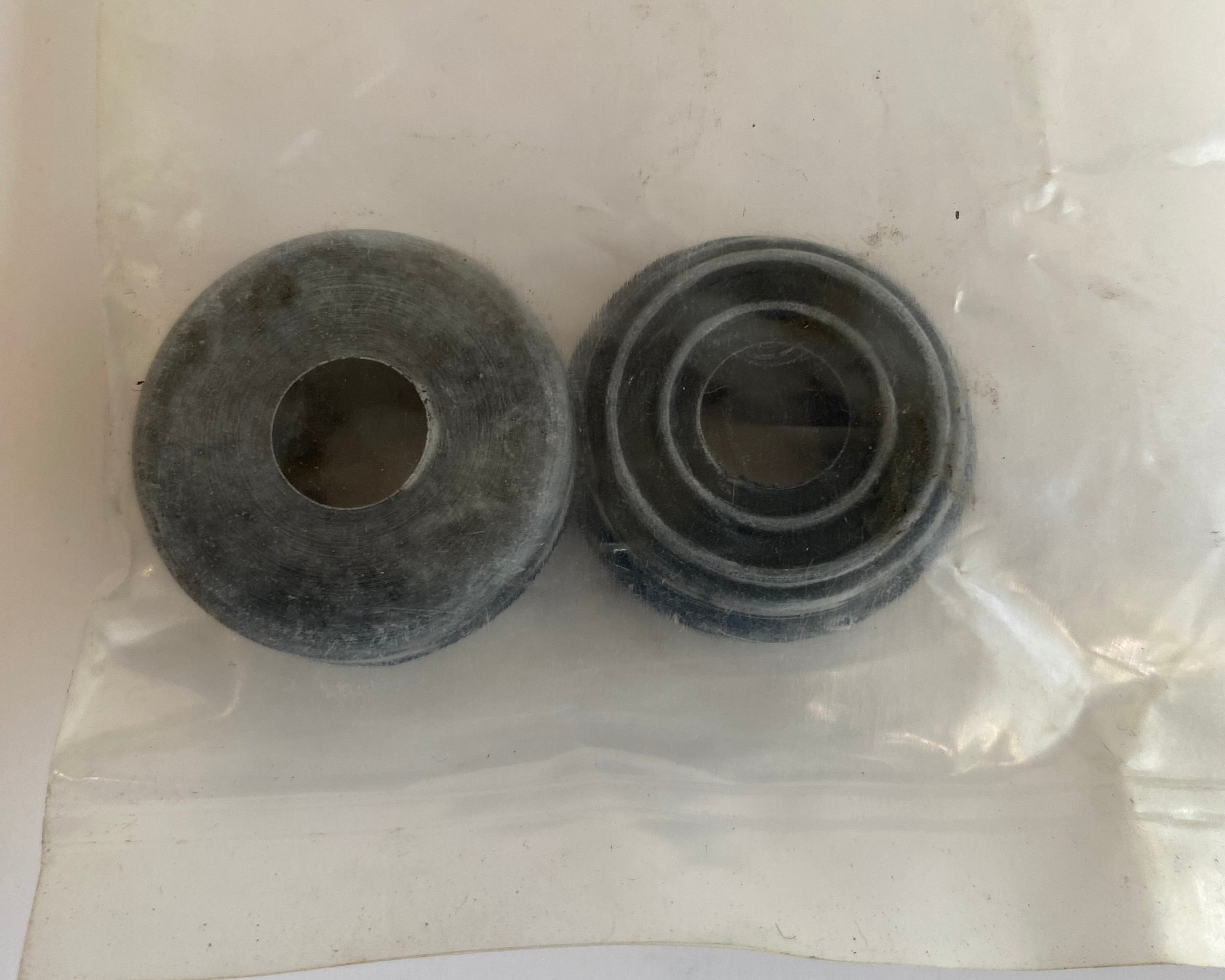 Jeu de 2 caoutchoucs sacoches rigides Touring Harley Davidson REF OEM 11464