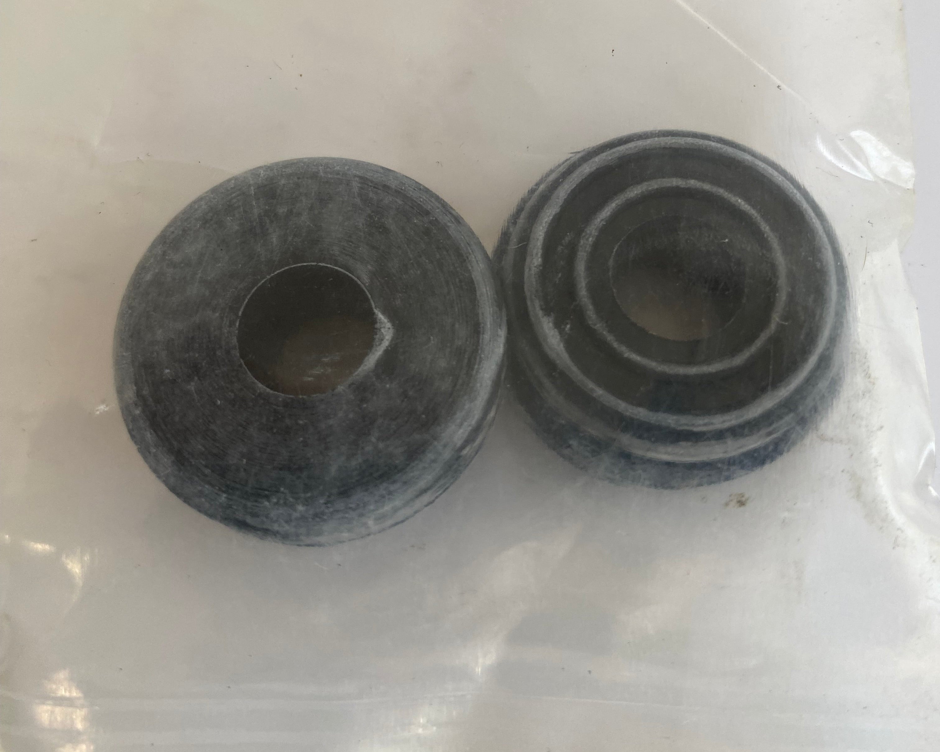 Jeu de 2 caoutchoucs sacoches rigides Touring Harley Davidson REF OEM 11464