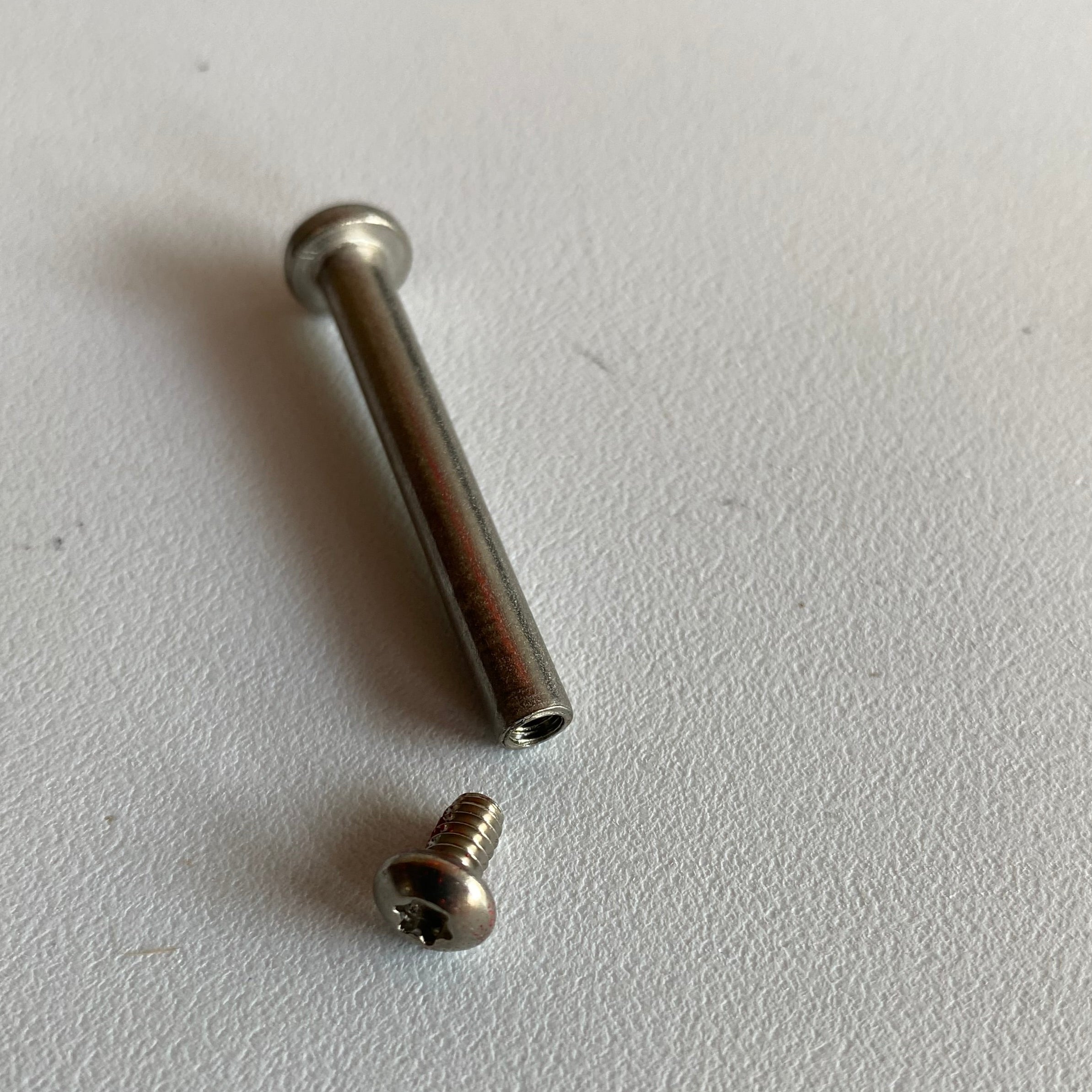 Axe de charnière Tour Pak Touring Harley Davidson REF OEM 8500A