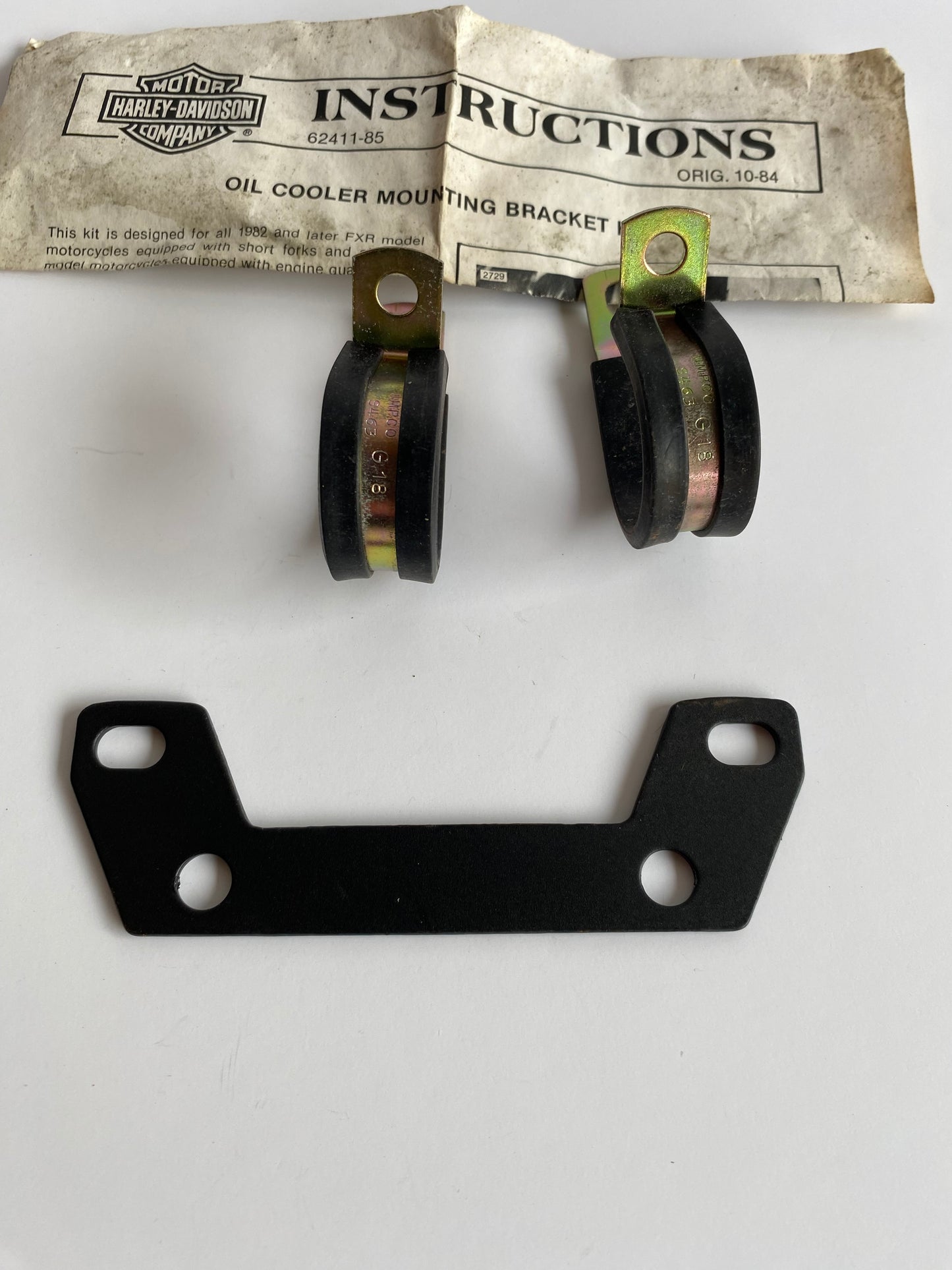 Kit fixation radiateur d'huile FXR Harley Davidson REF OEM : 62411-85