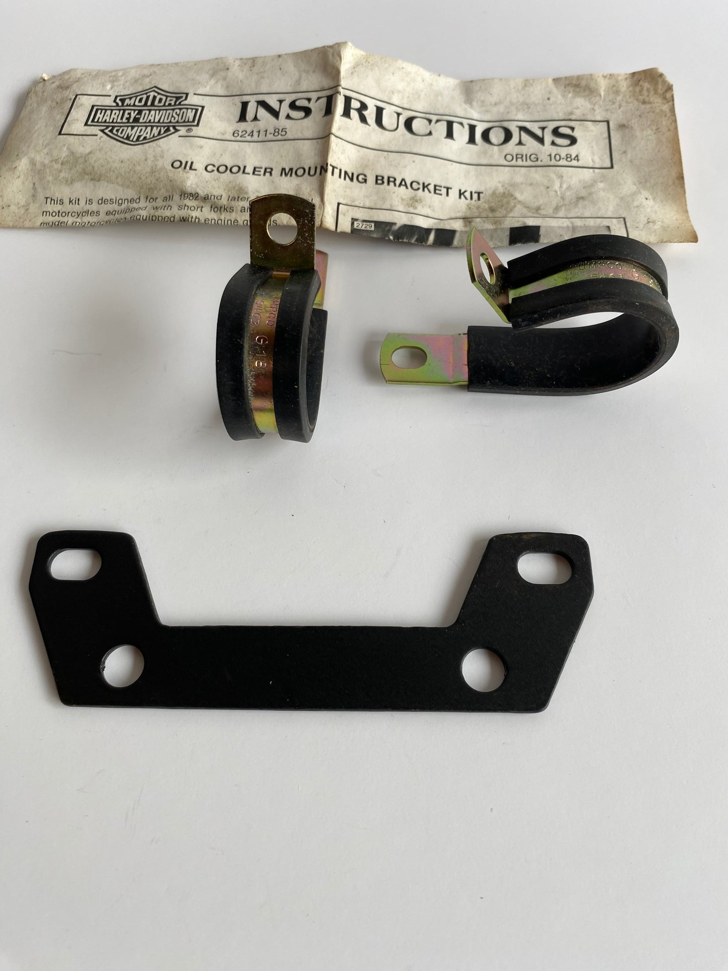 Kit fixation radiateur d'huile FXR Harley Davidson REF OEM : 62411-85