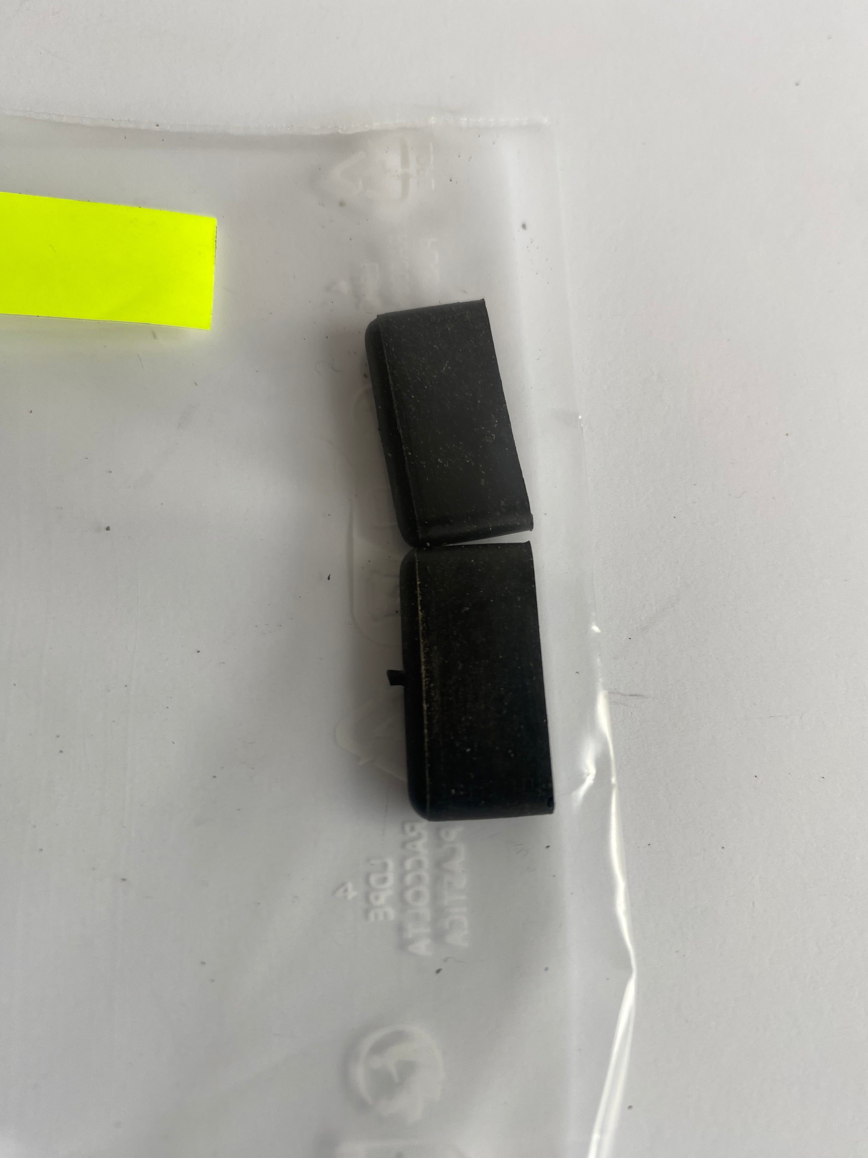 Caoutchouc pour couvercle latéral de batterie Harley Davidson REF OEM : 66029-80