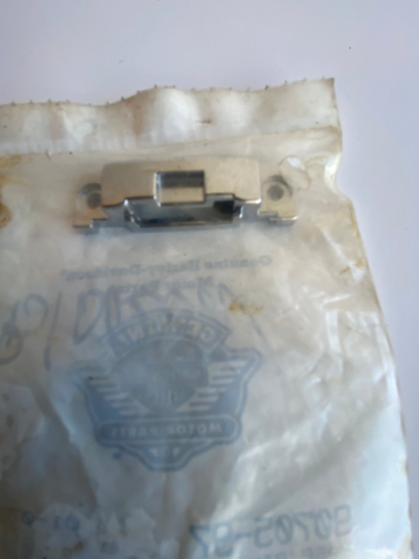 Accroche de verrou Tour Pak Touring Harley Davidson REF OEM 90705-97
